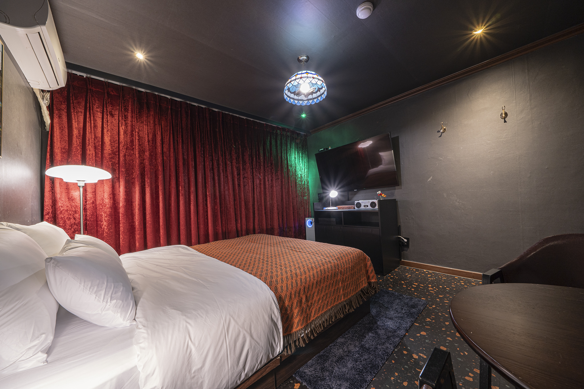 room detail thumbnail 1