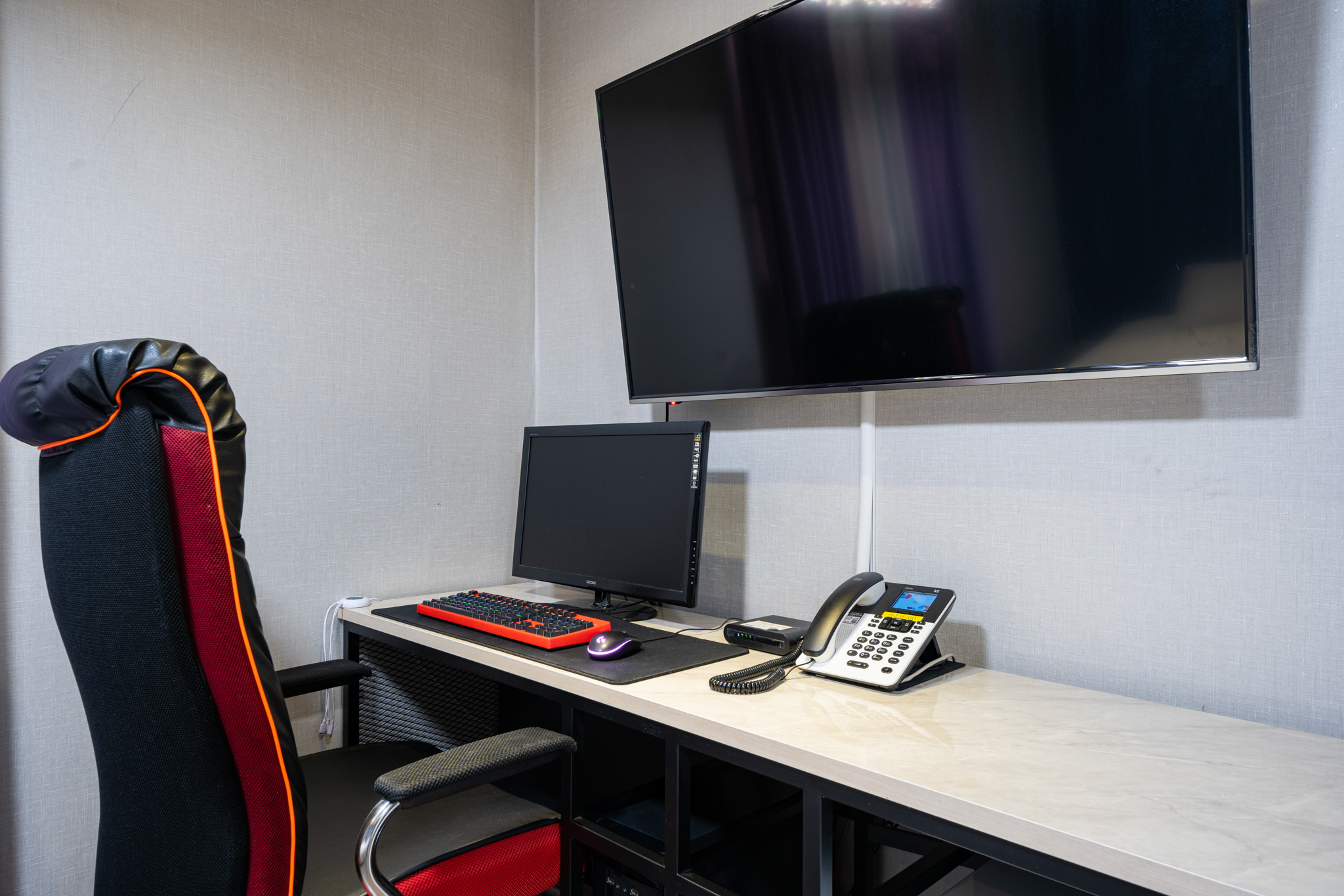 room detail thumbnail 1