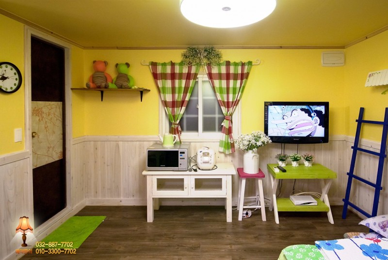 room detail thumbnail 2