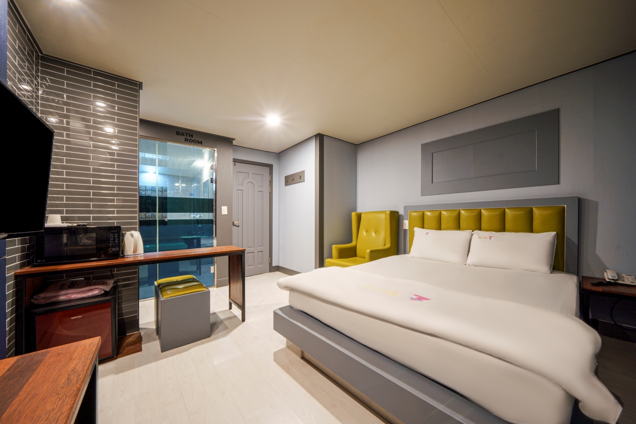 room detail thumbnail 0