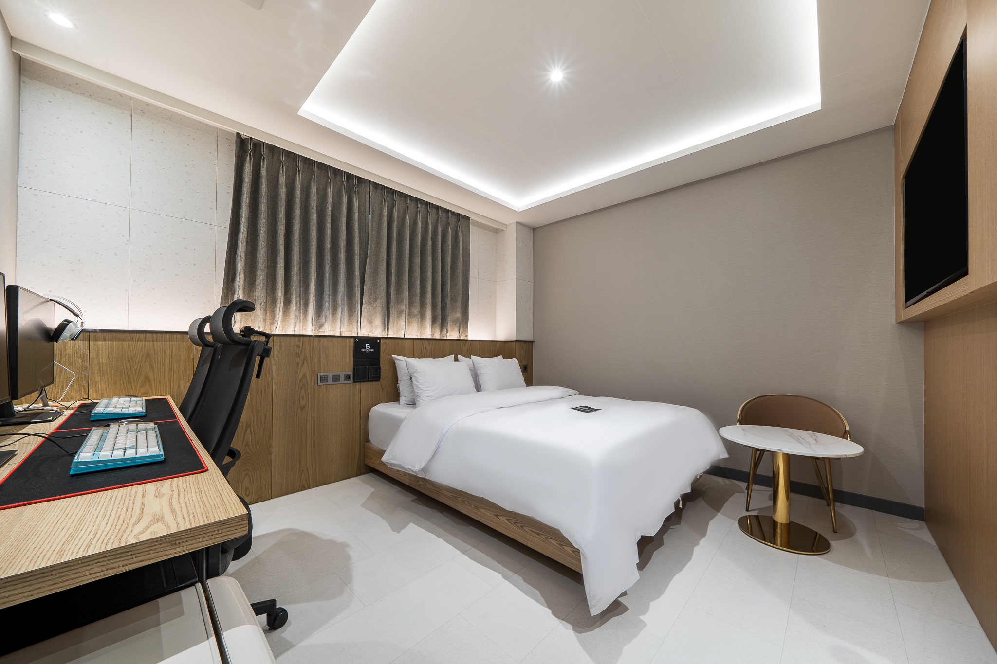 room detail thumbnail 1