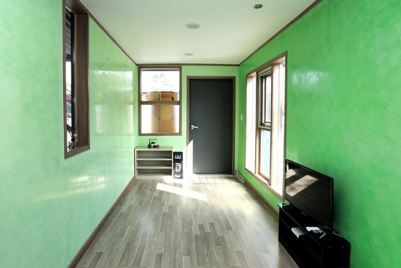 room detail thumbnail 2