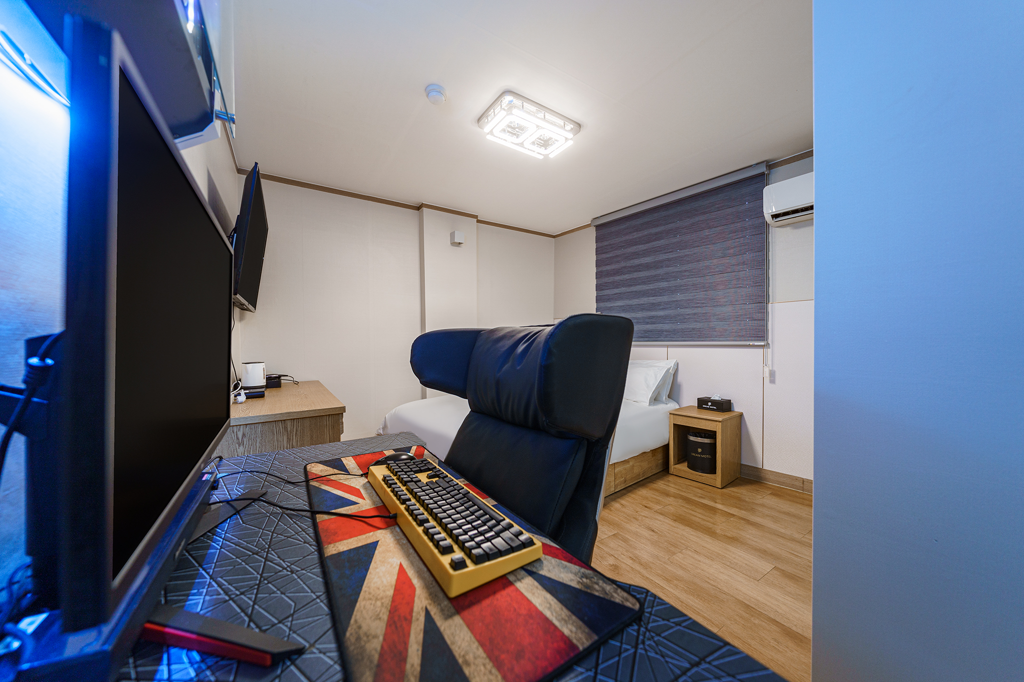 room detail thumbnail 0