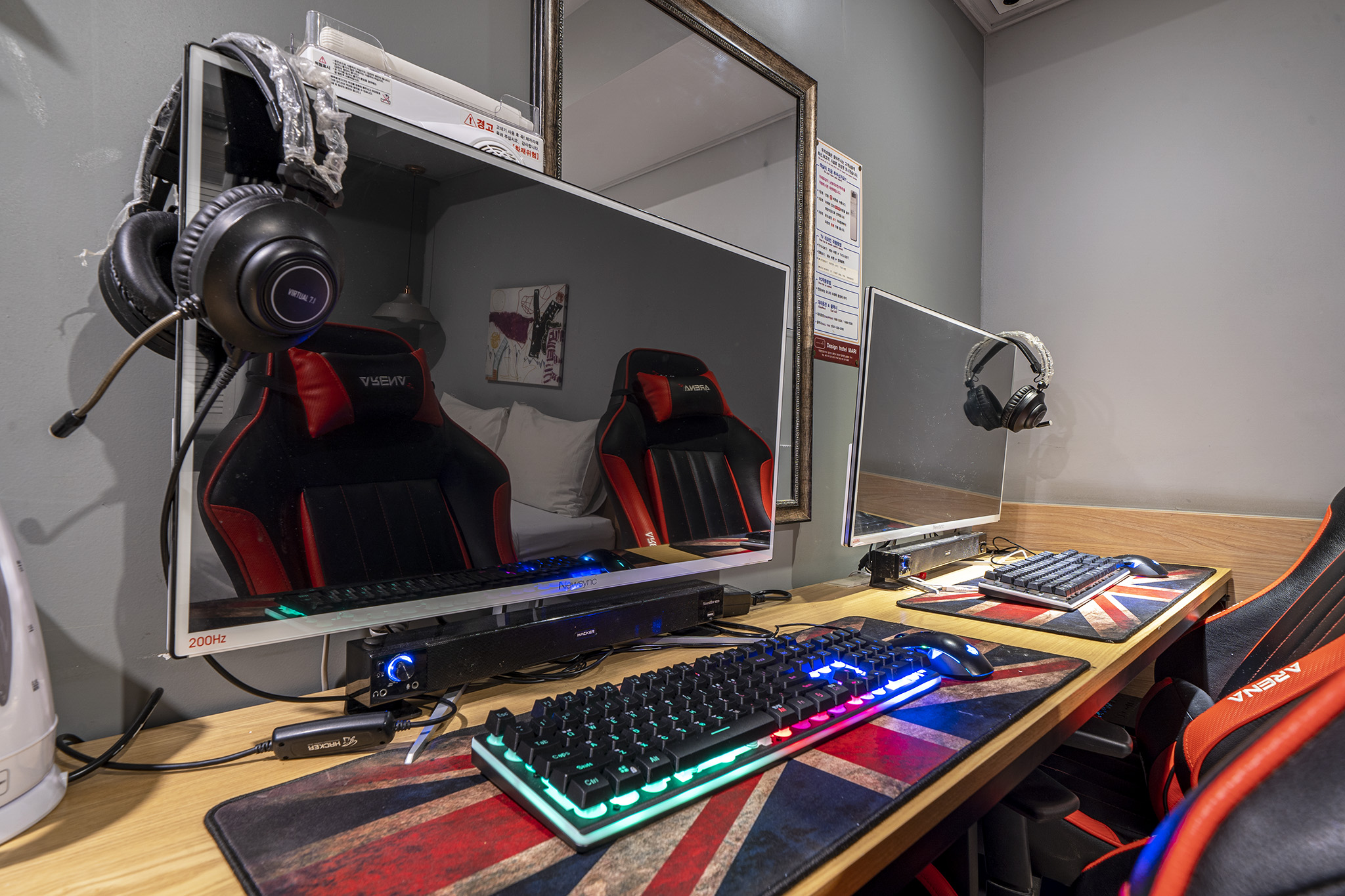 room detail thumbnail 2