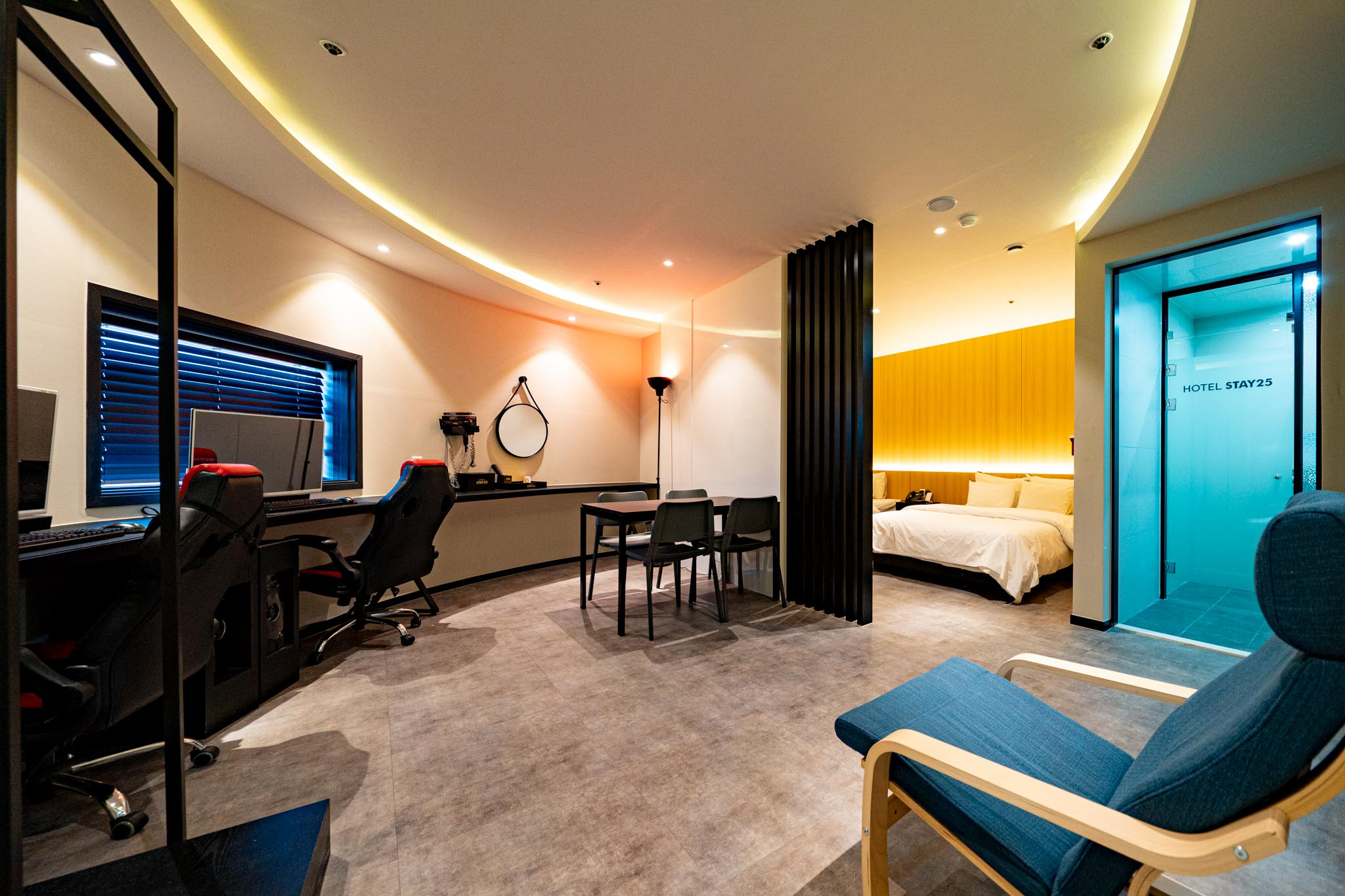 room detail thumbnail 2