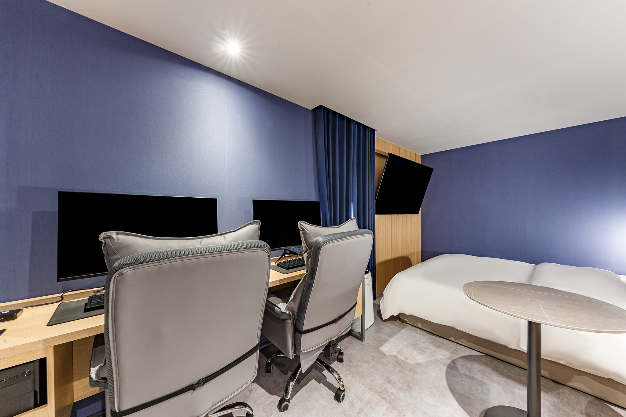 room detail thumbnail 2