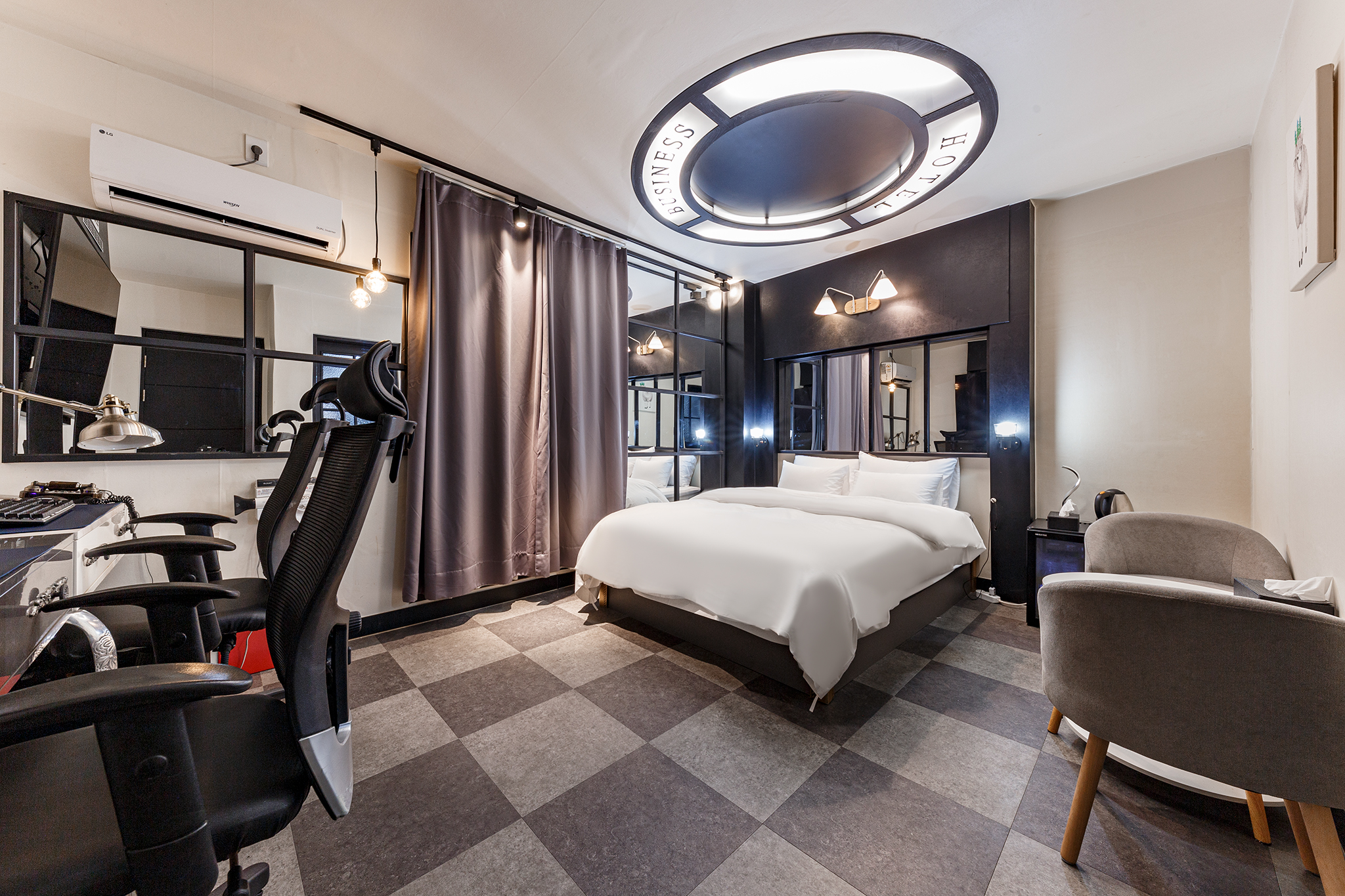 room detail thumbnail 0