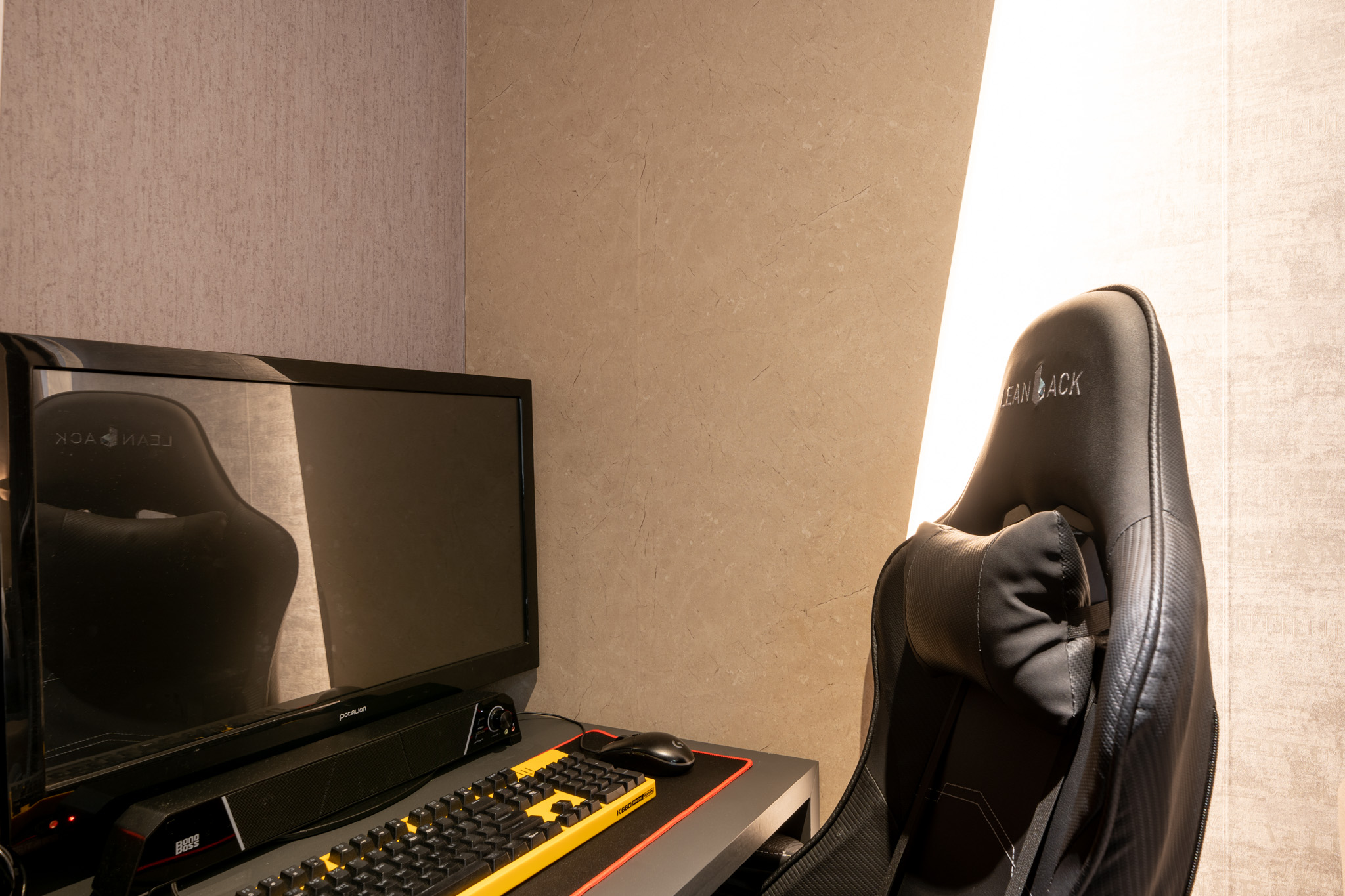 room detail thumbnail 2