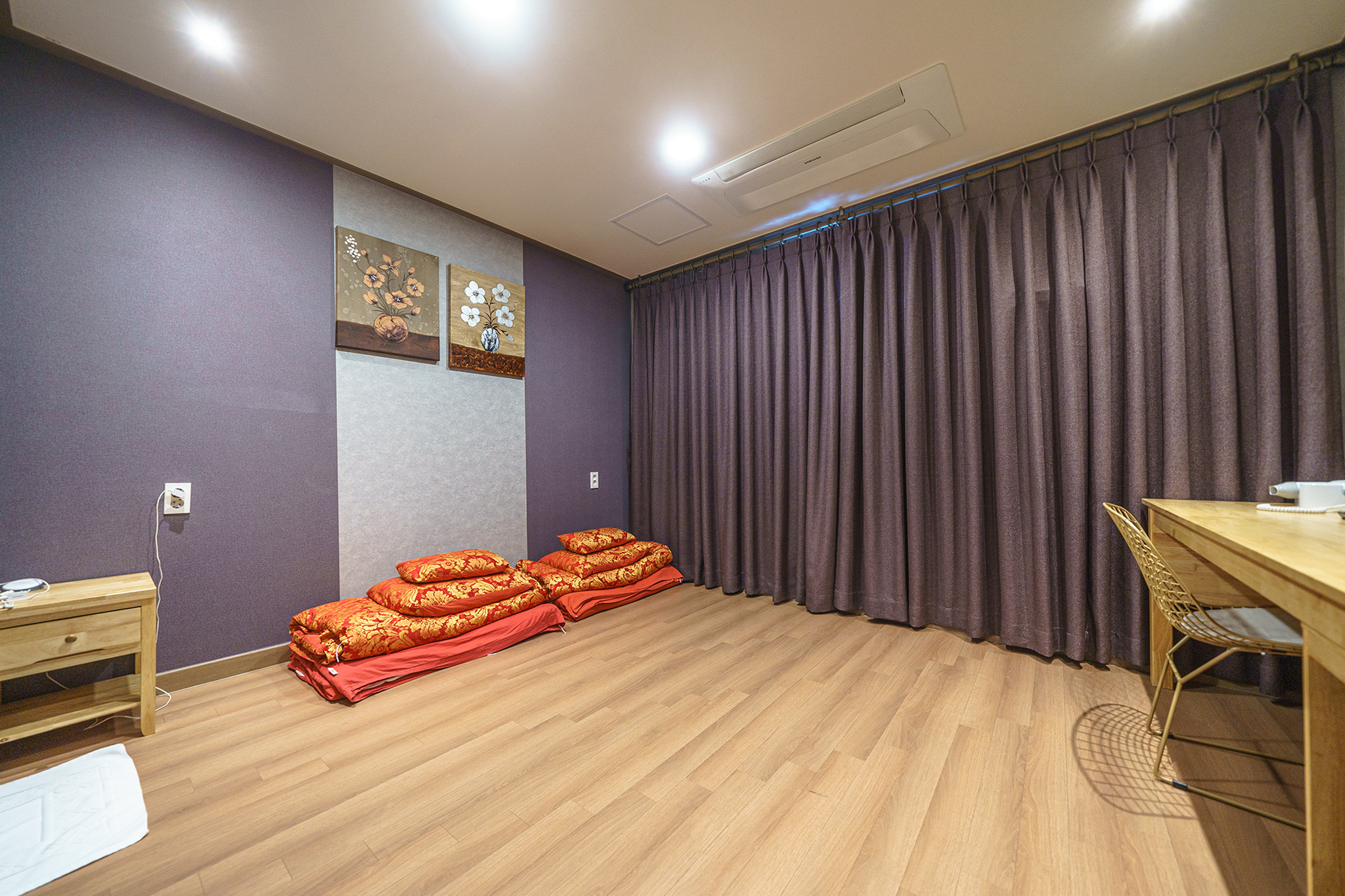 room detail thumbnail 1
