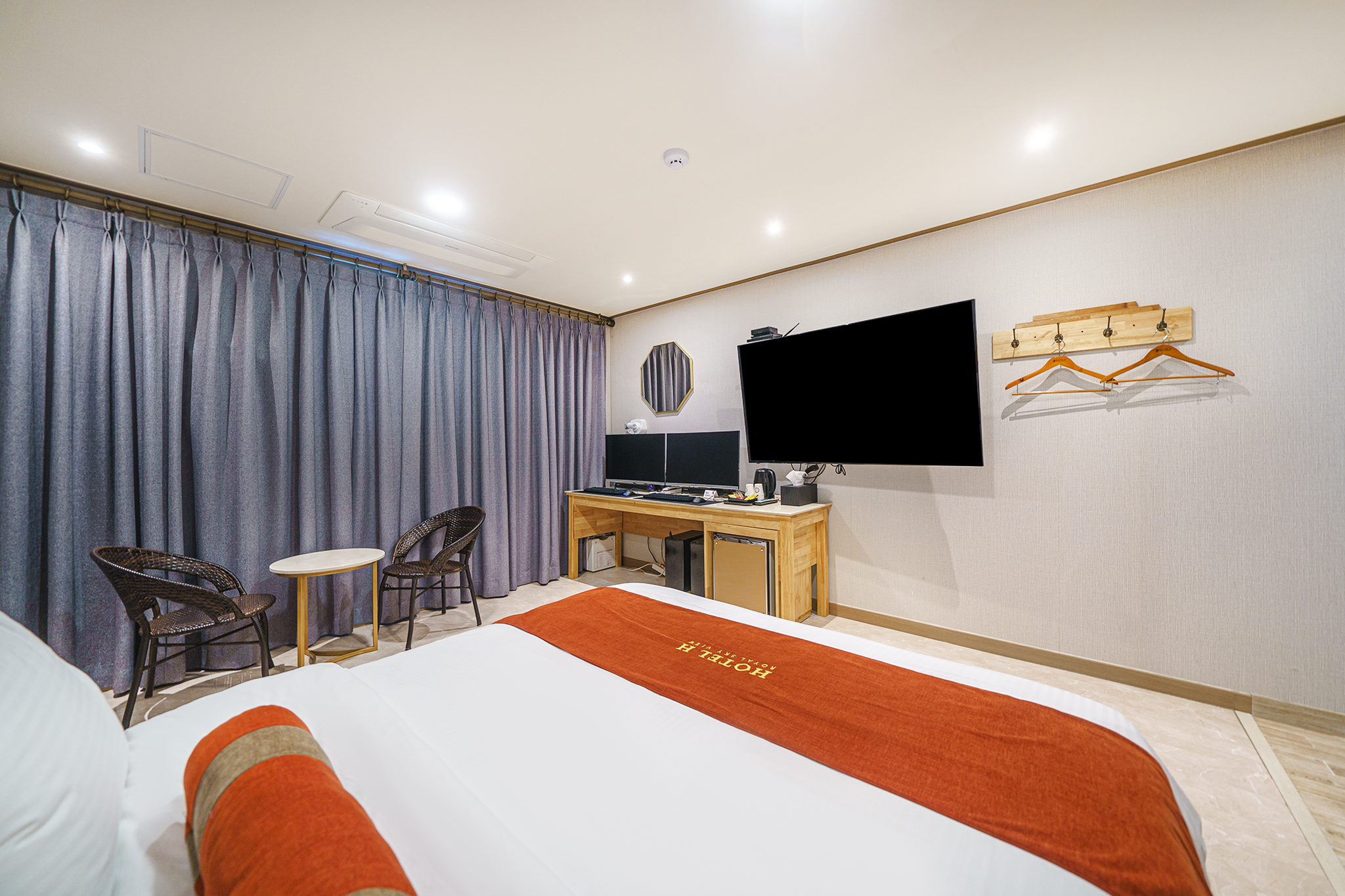 room detail thumbnail 1