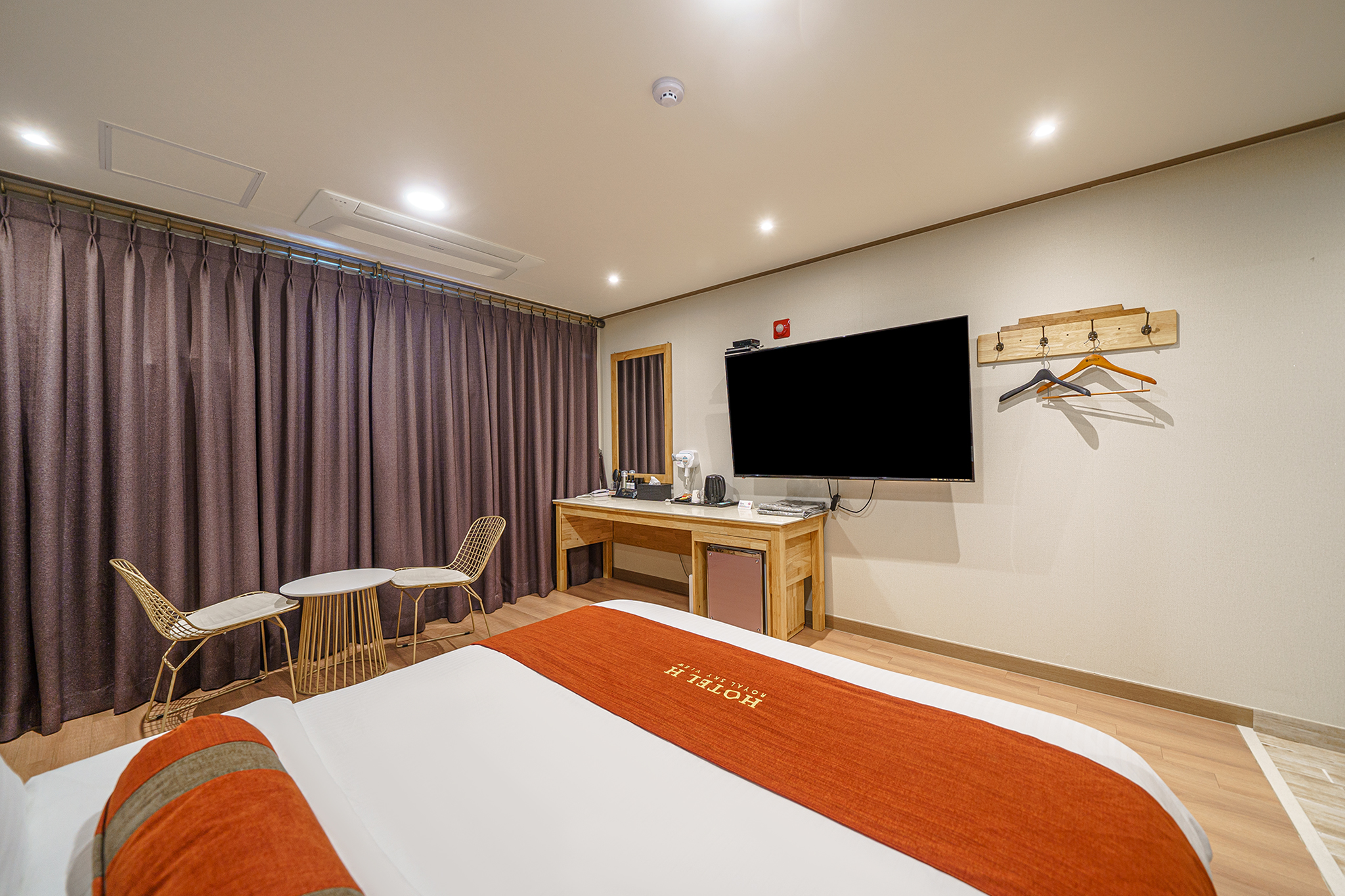 room detail thumbnail 1