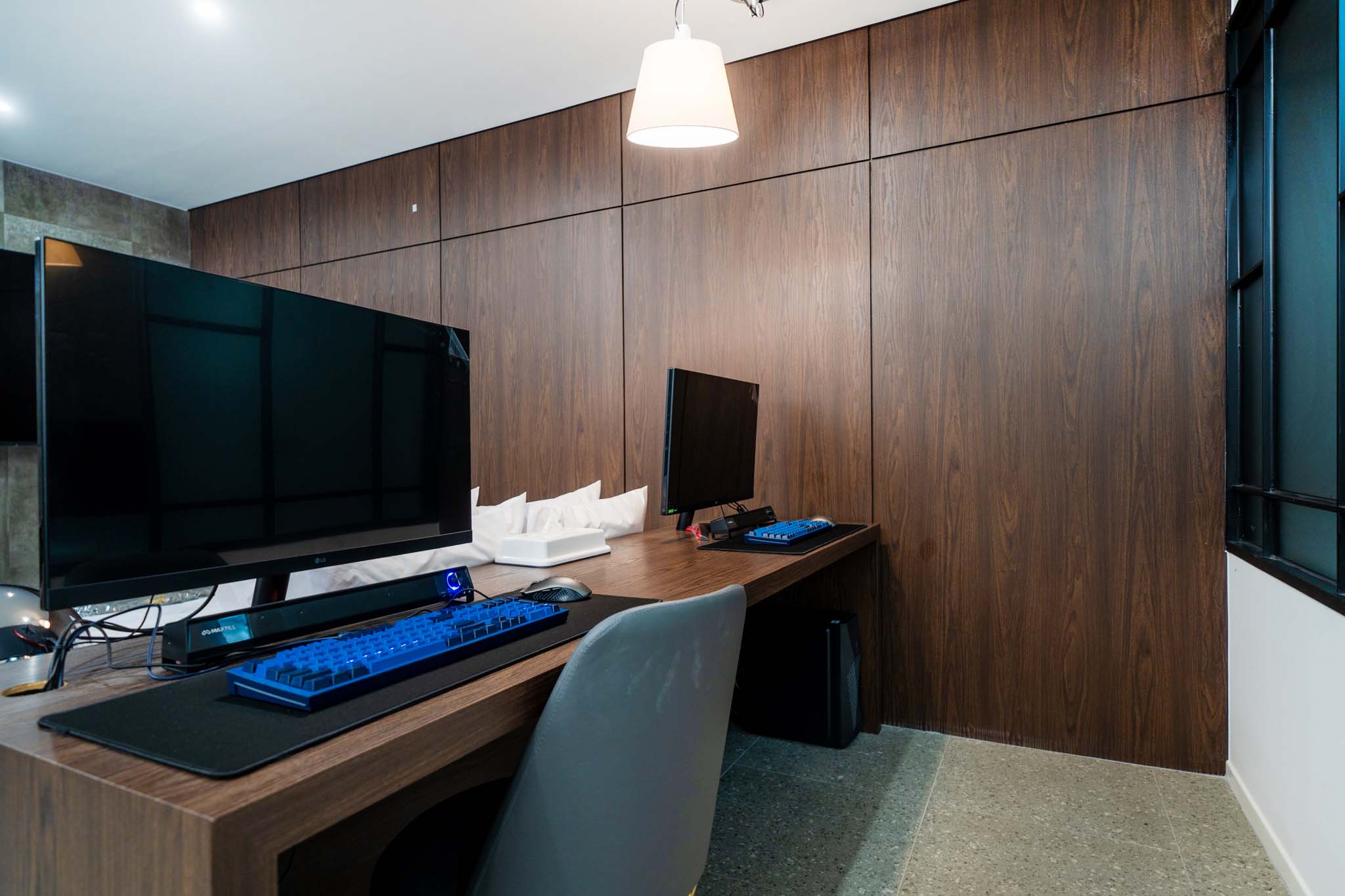room detail thumbnail 2