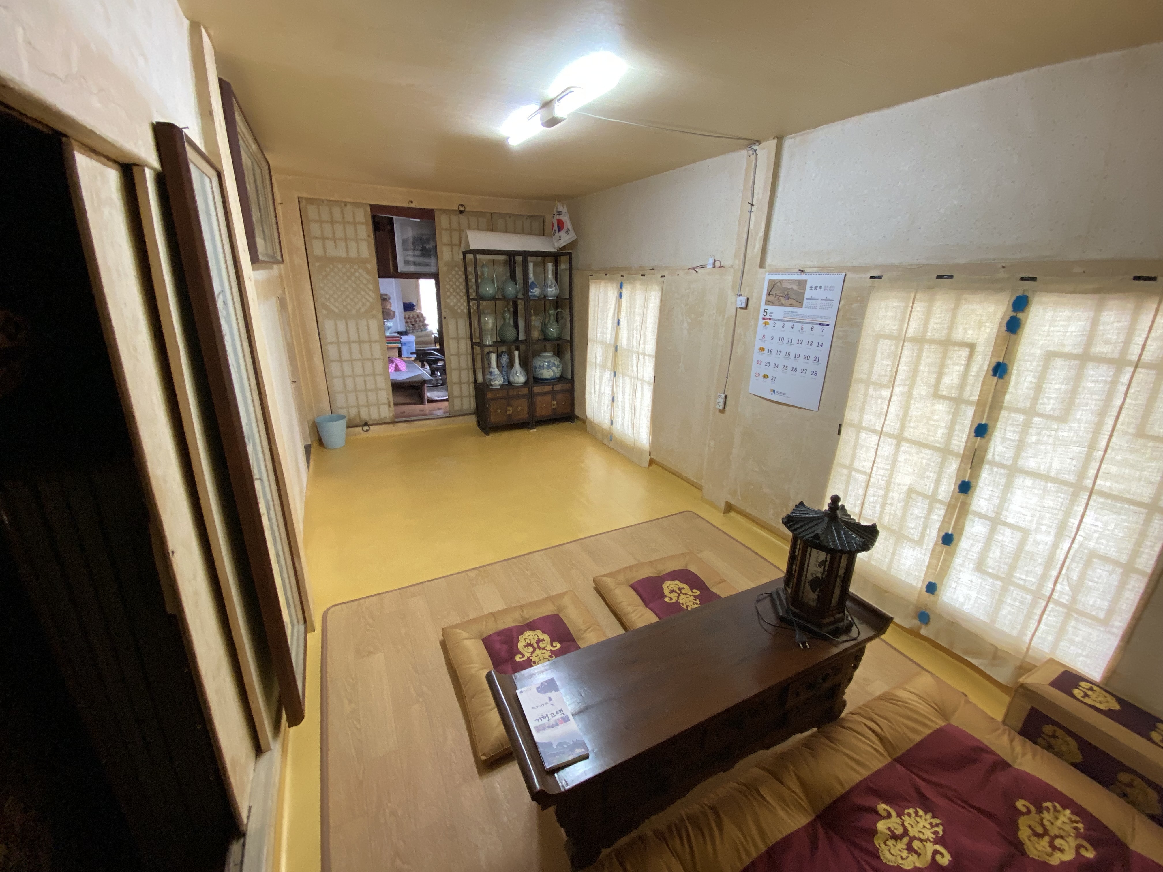 room detail thumbnail 1