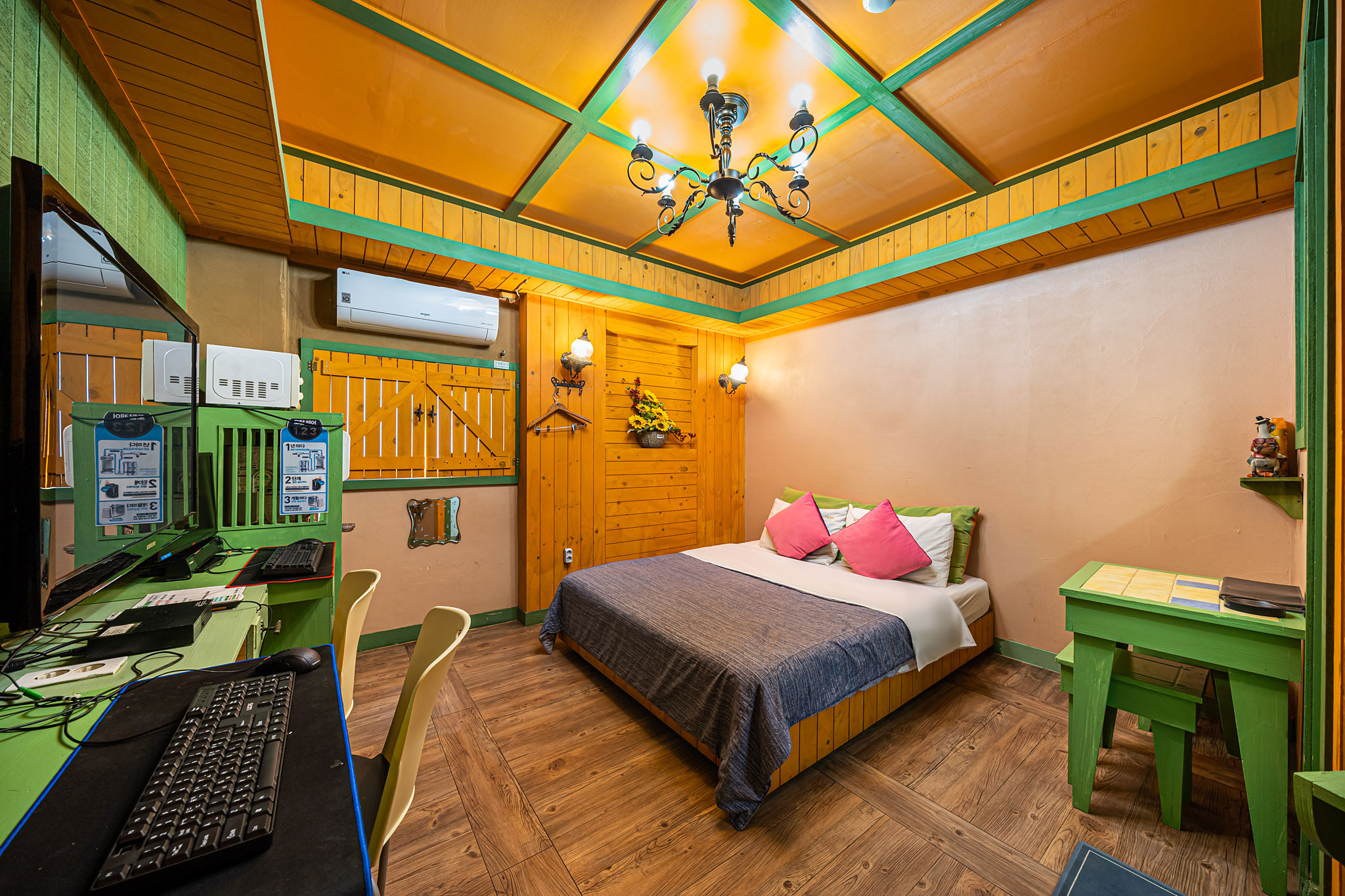 room detail thumbnail 0