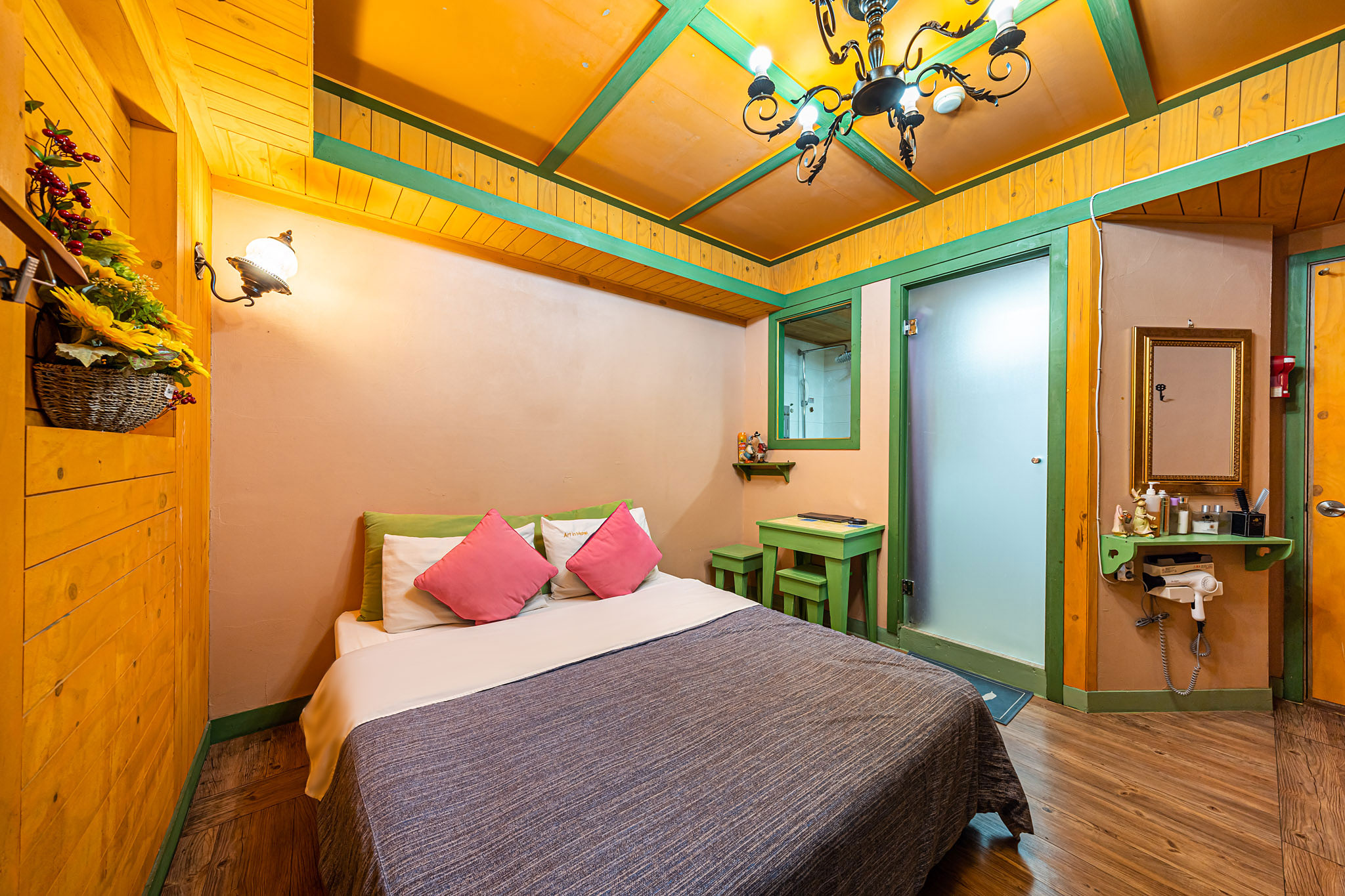 room detail thumbnail 1