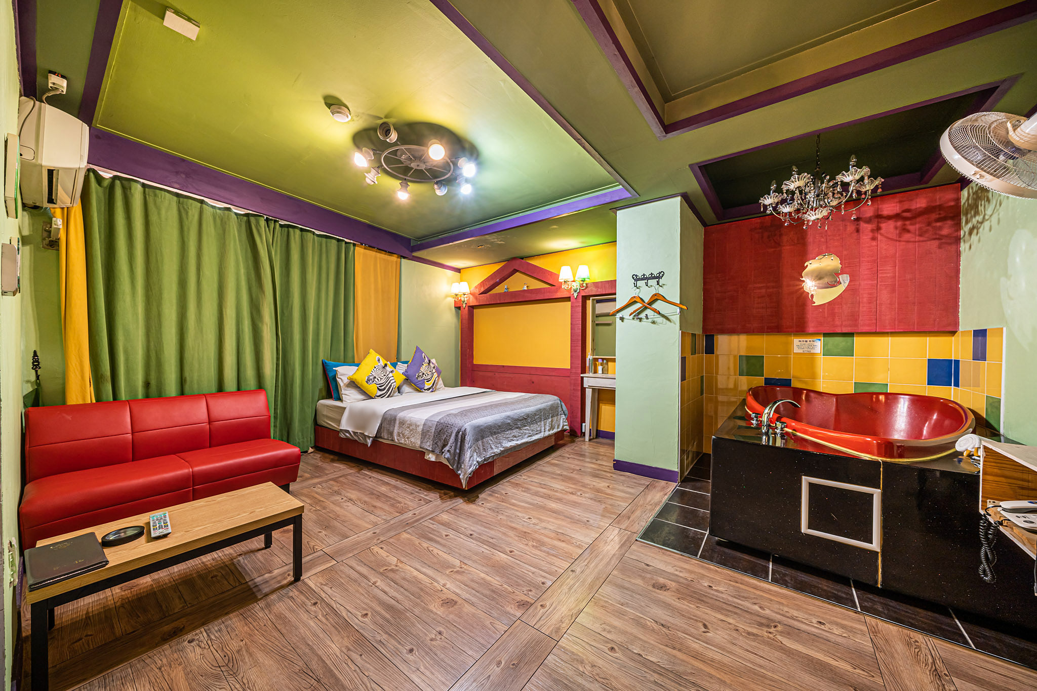 room detail thumbnail 0