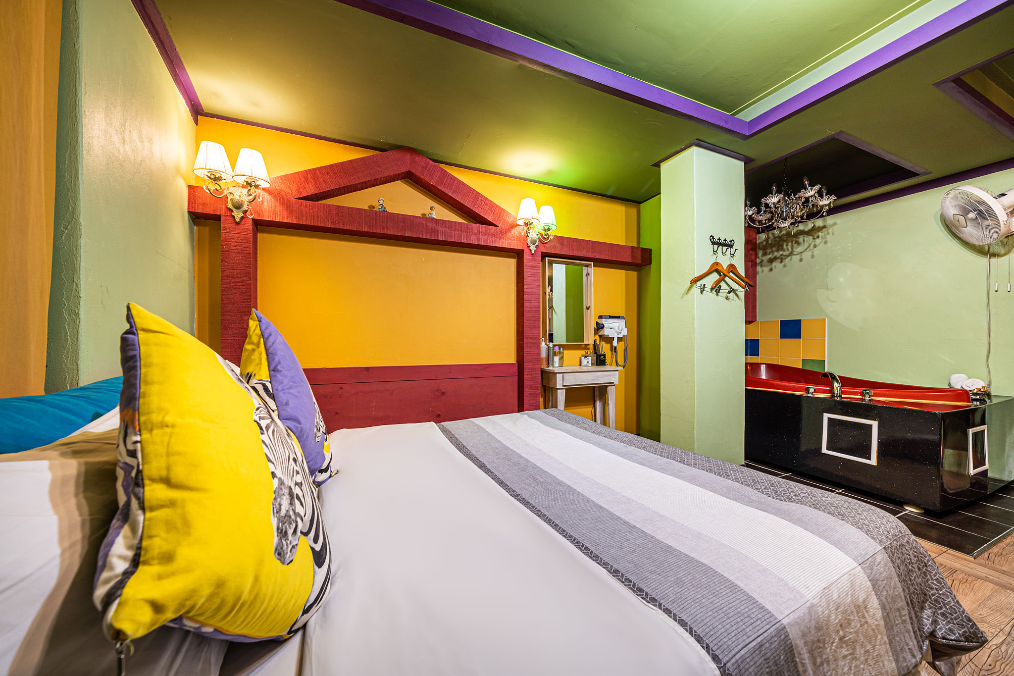 room detail thumbnail 1