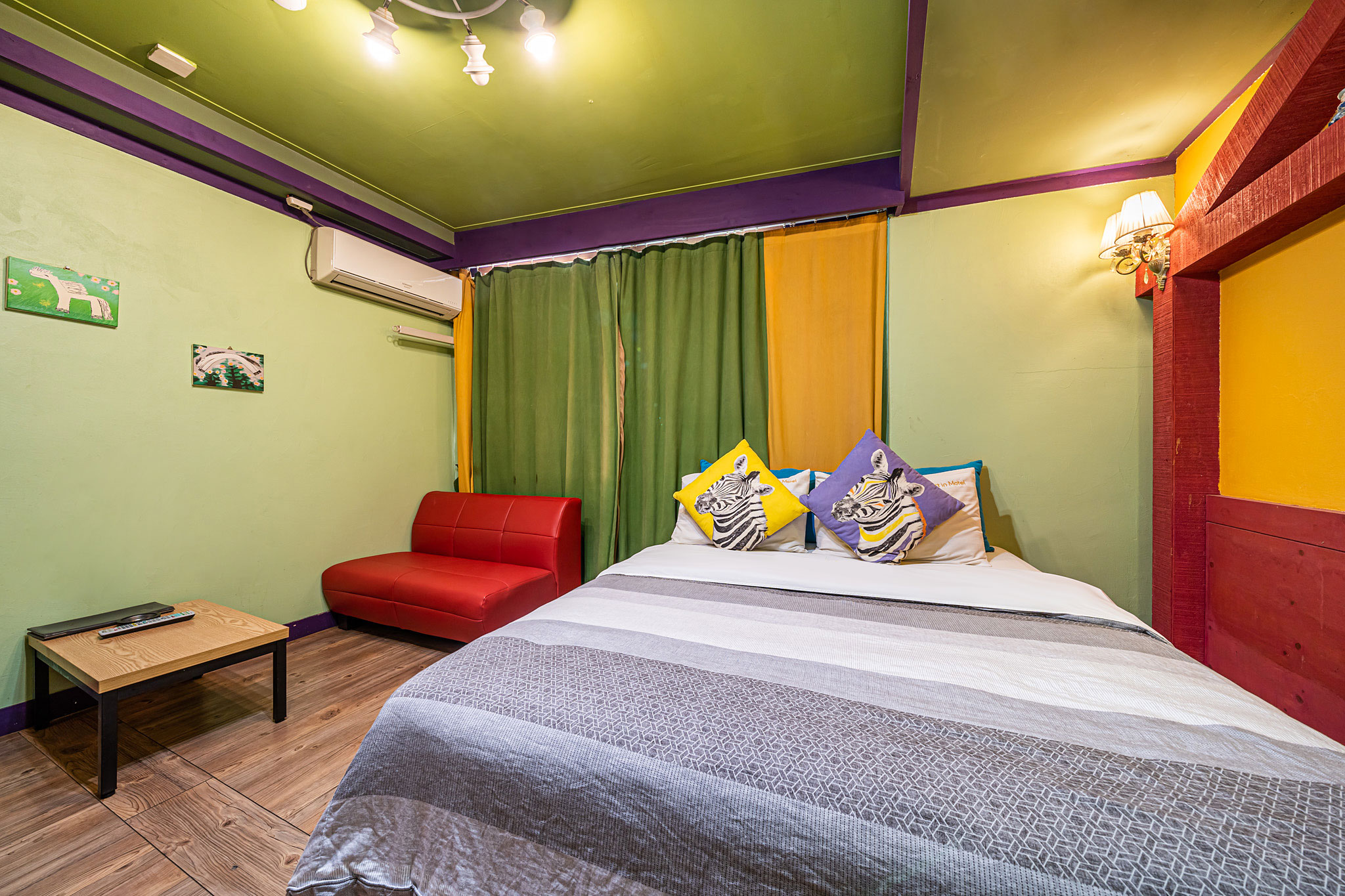 room detail thumbnail 2