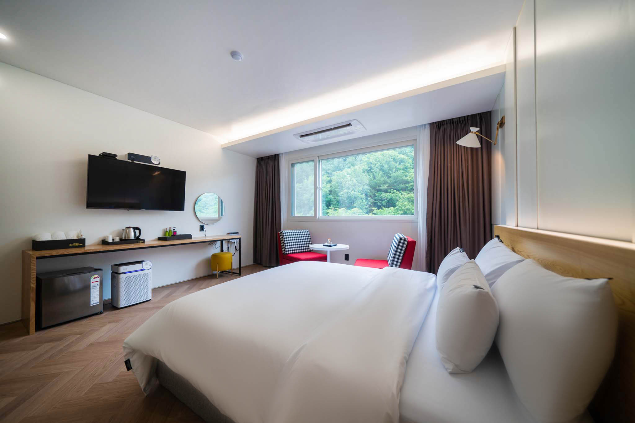 room detail thumbnail 2