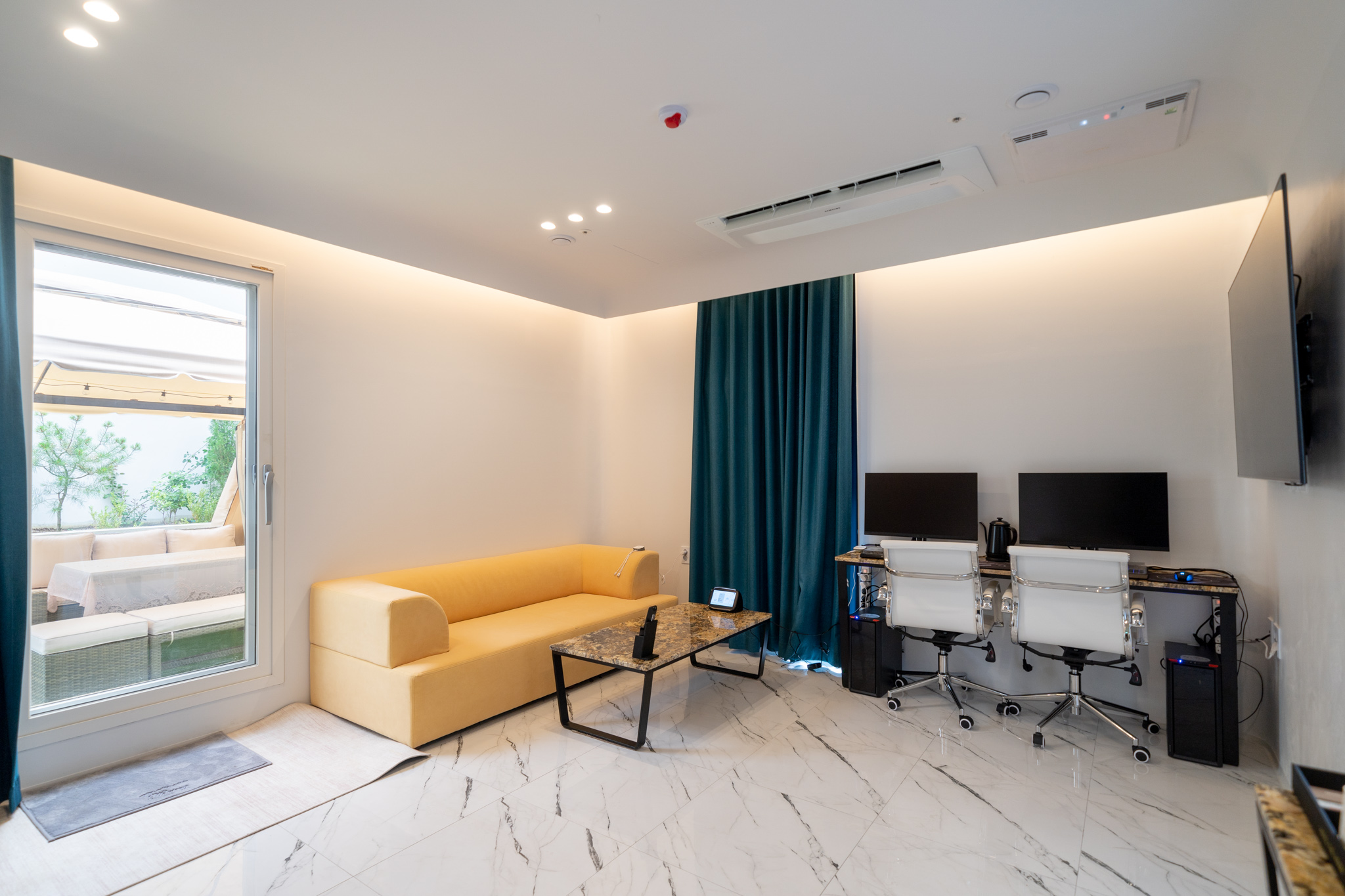 room detail thumbnail 1