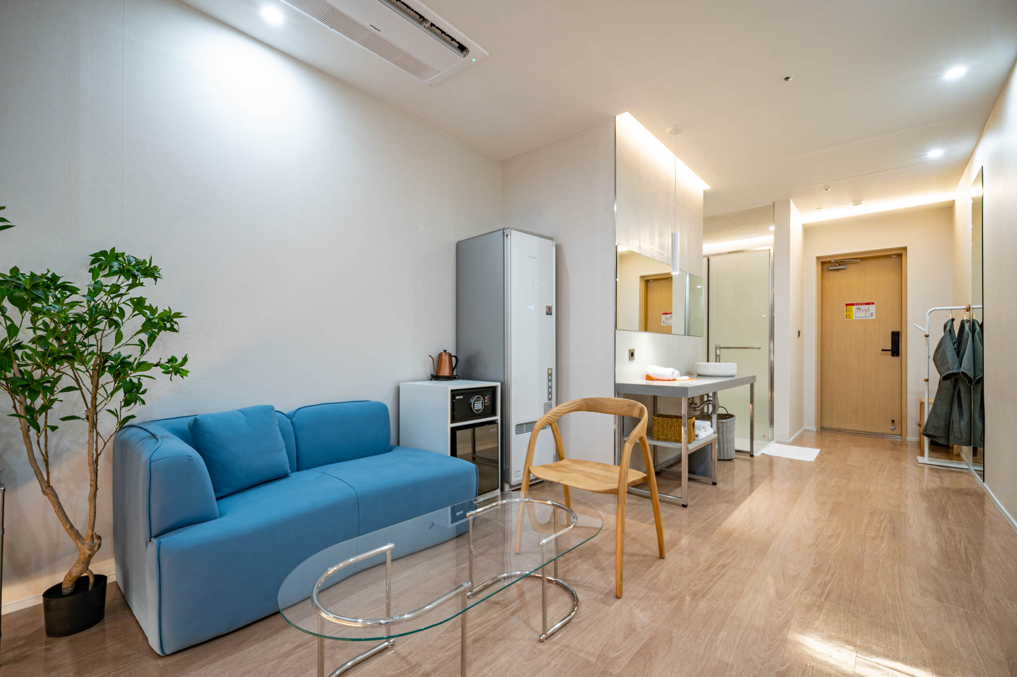 room detail thumbnail 1