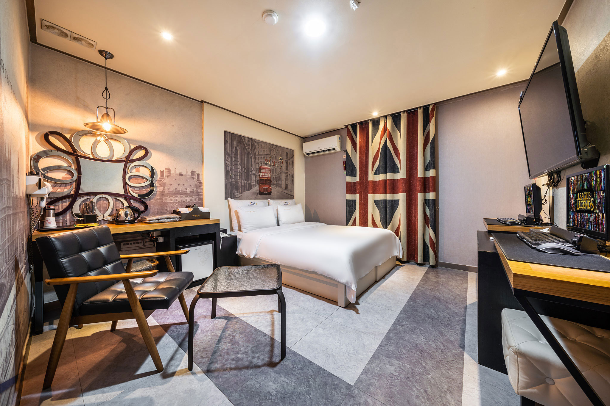 room detail thumbnail 1