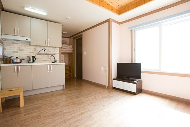 https://yaimg.yanolja.com/v5/2022/07/23/10/62dbd048adf741.95283327.jpg