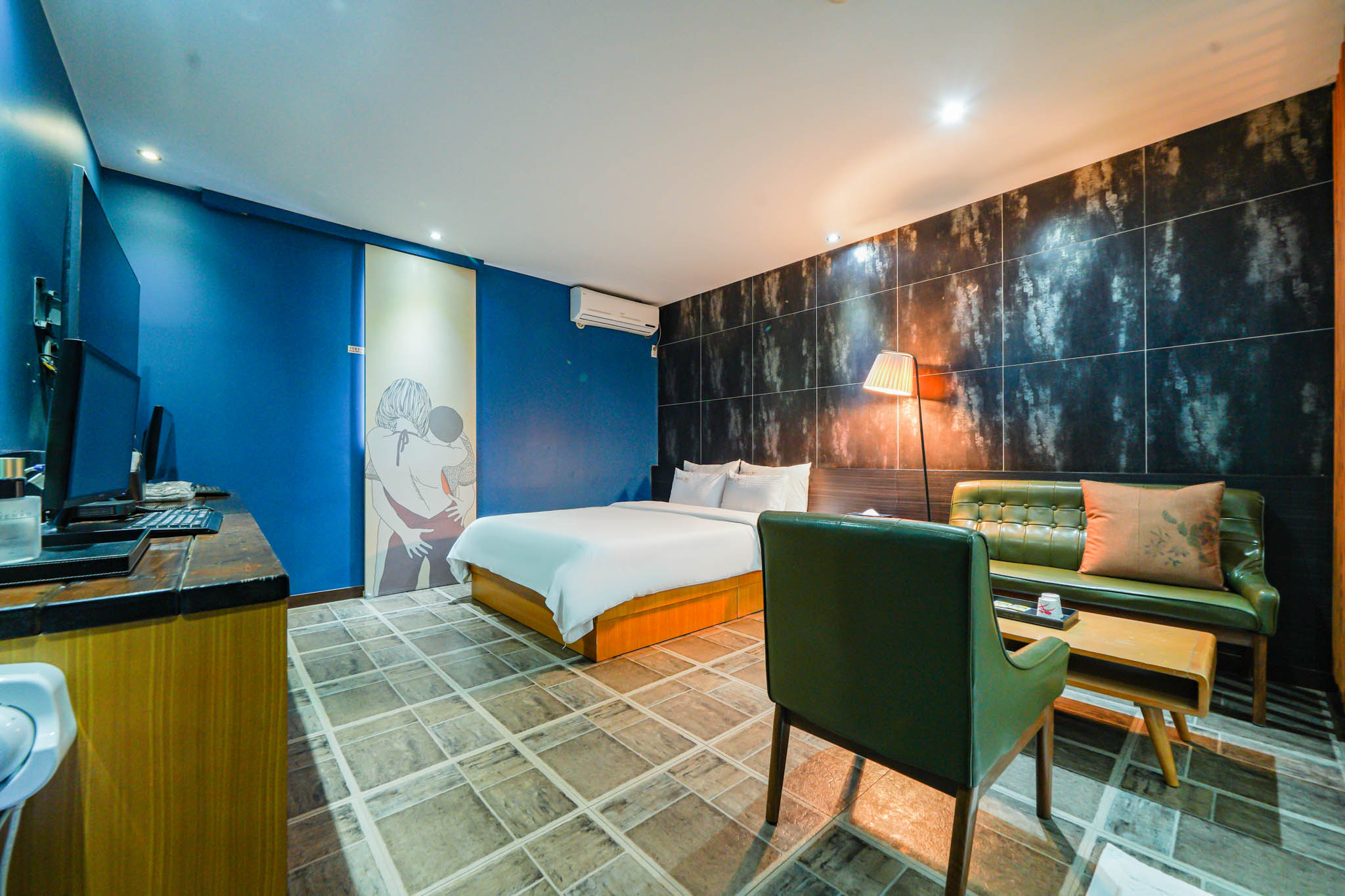 room detail thumbnail 0