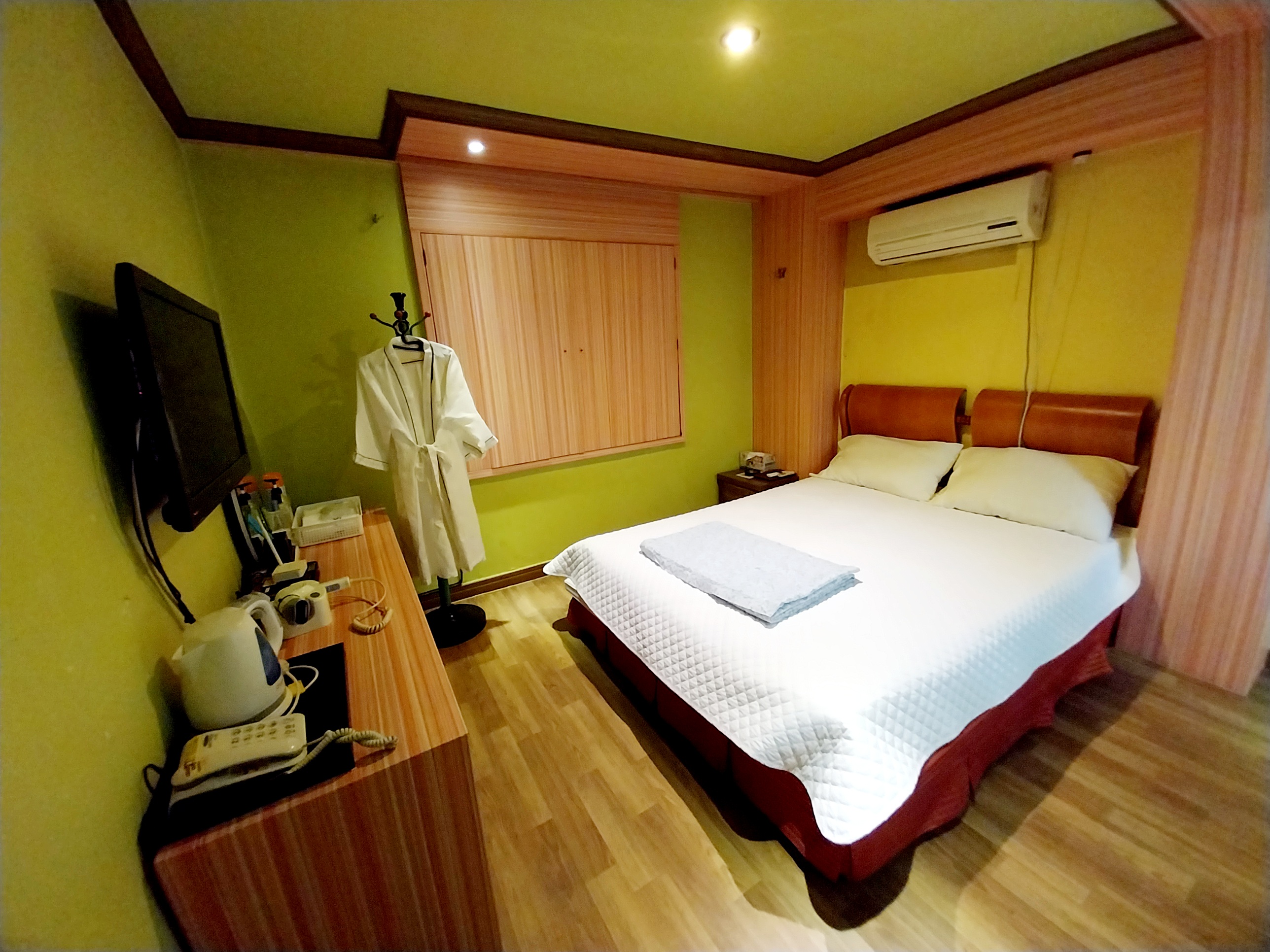 room detail thumbnail 0