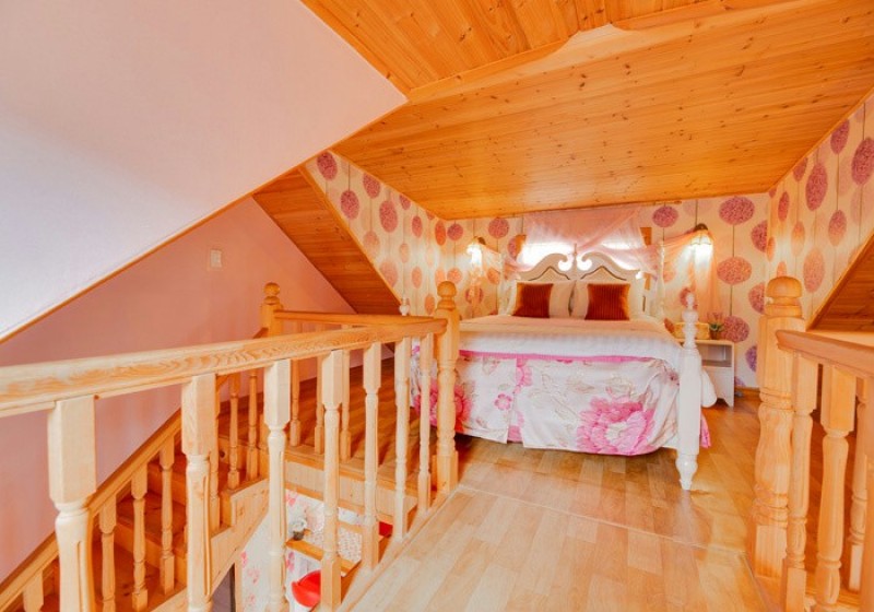 room detail thumbnail 2