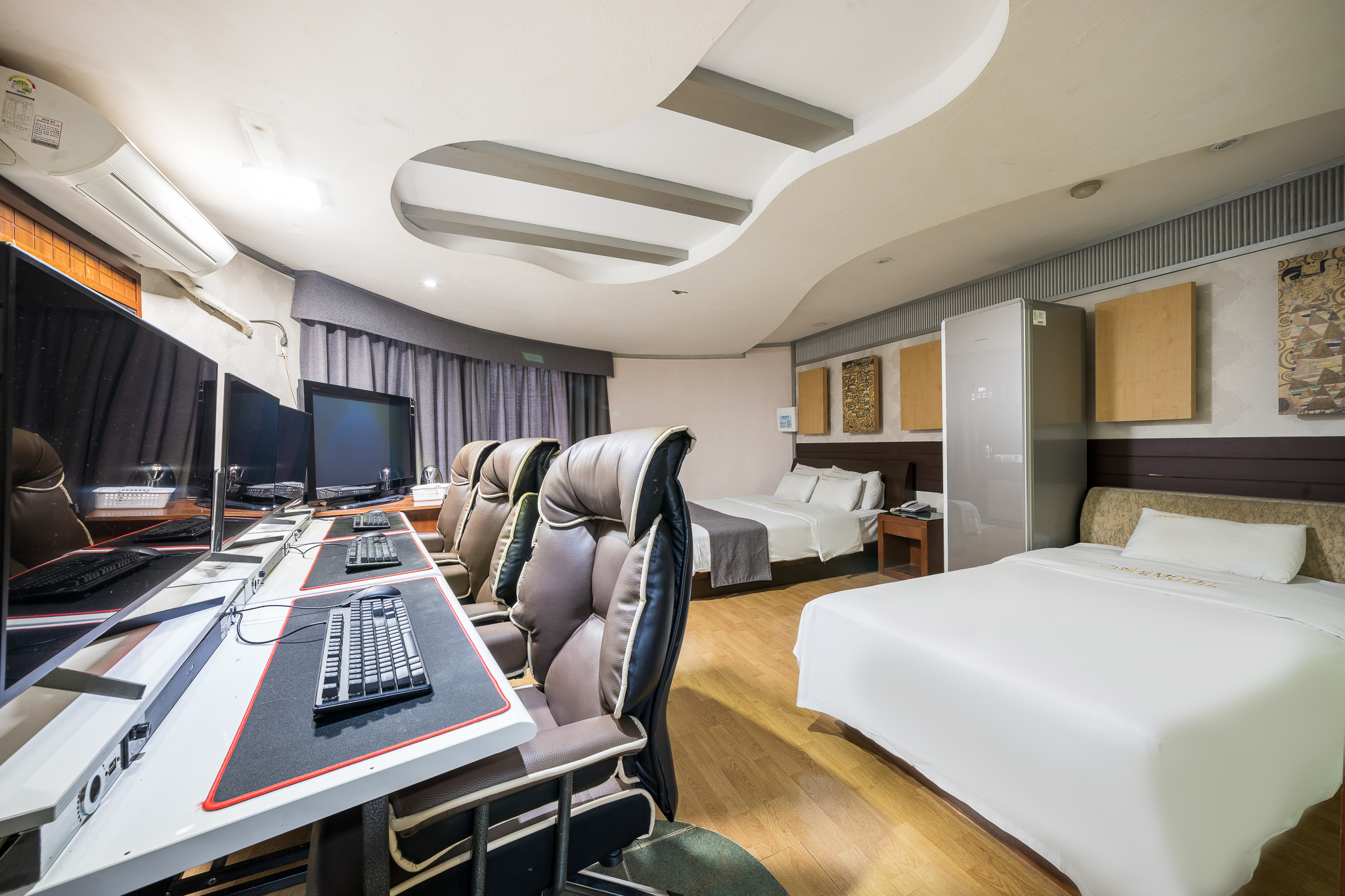 room detail thumbnail 1