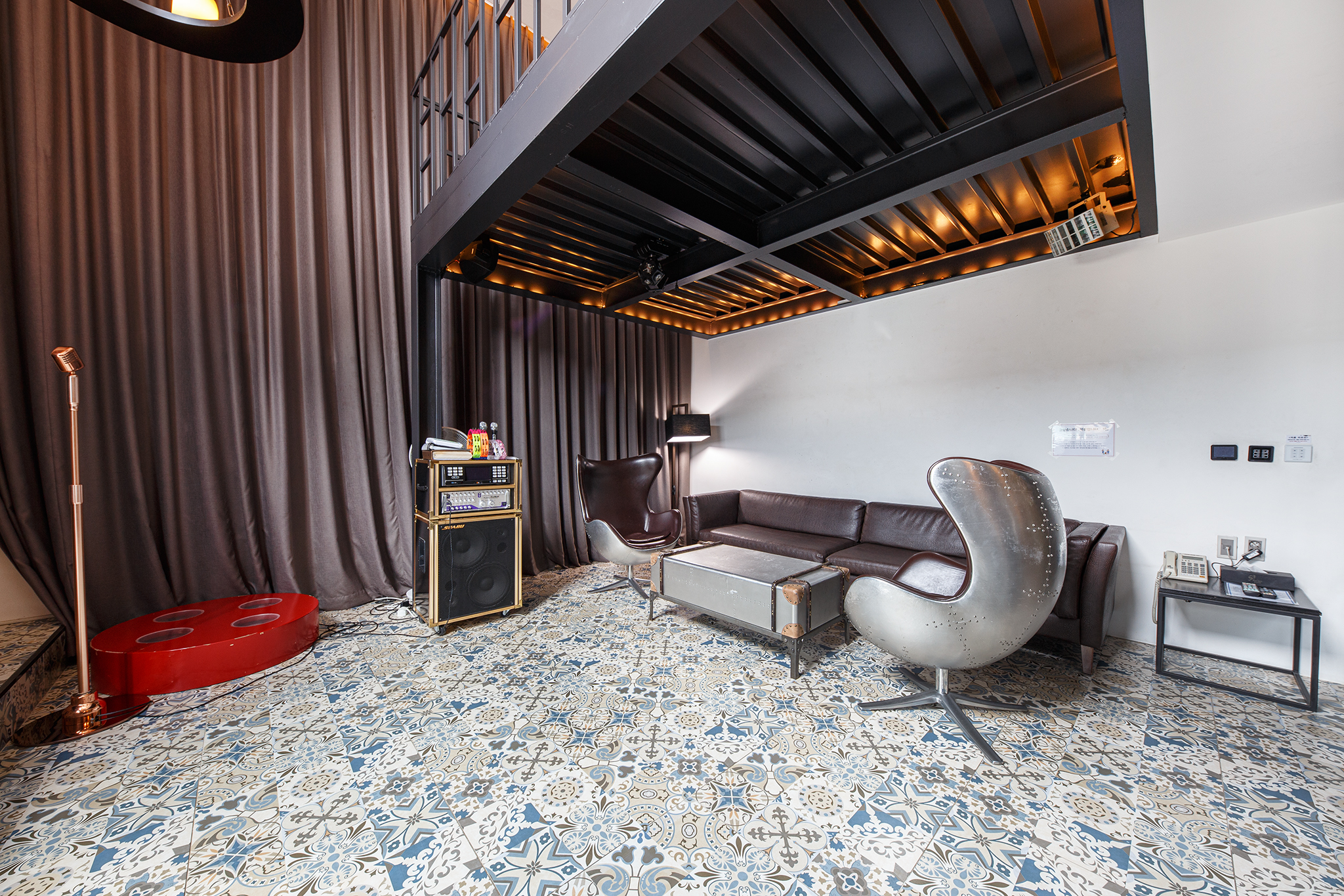 room detail thumbnail 1