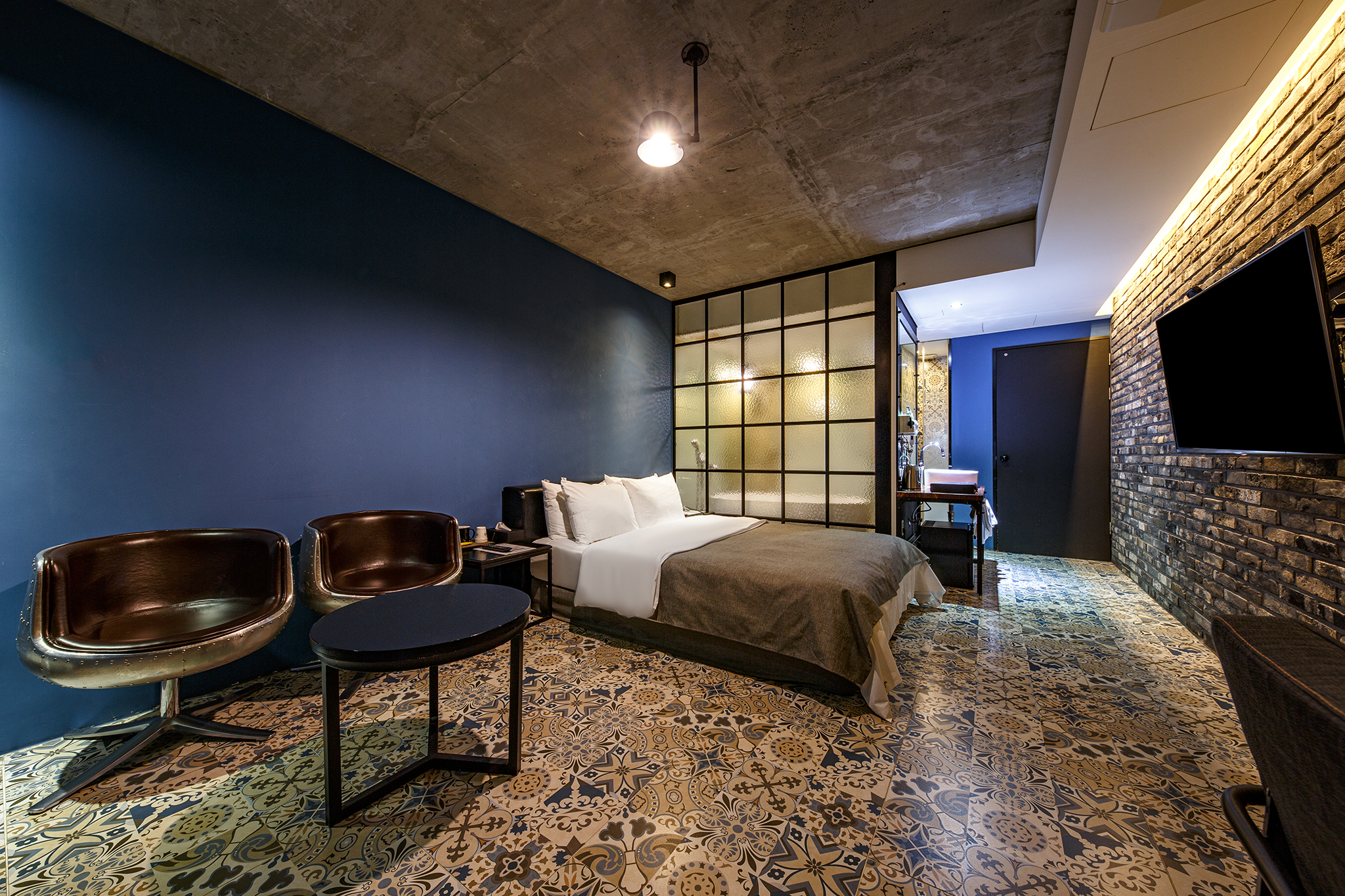 room detail thumbnail 2