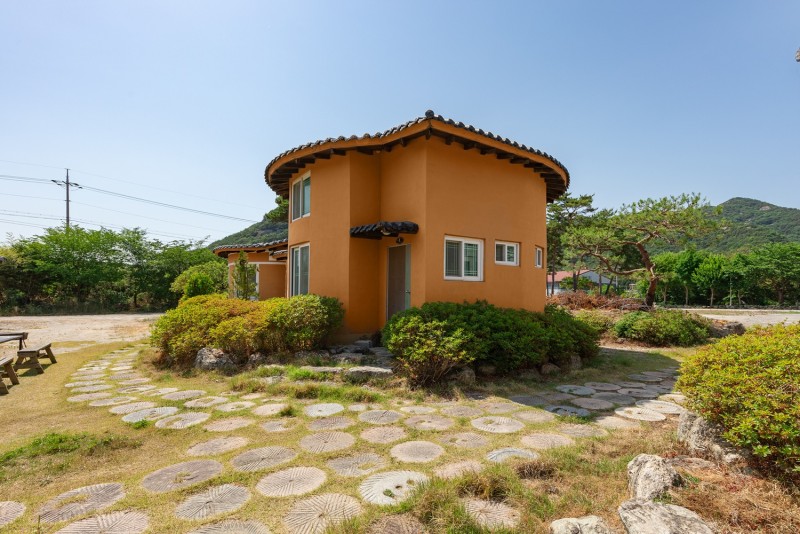고창 황토복분자펜션 외관