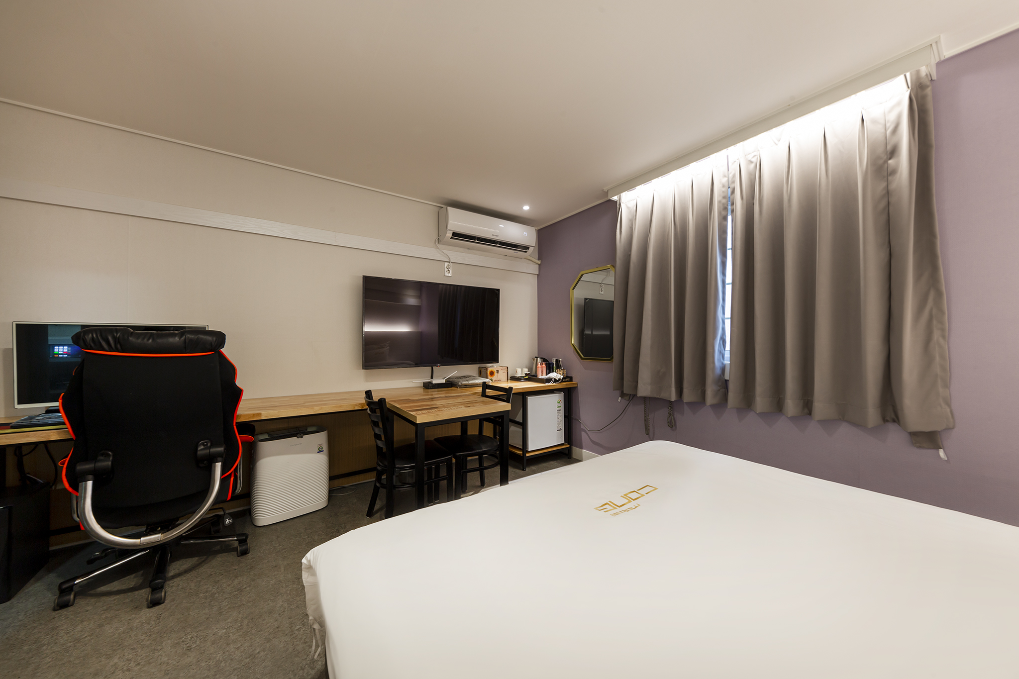 room detail thumbnail 2