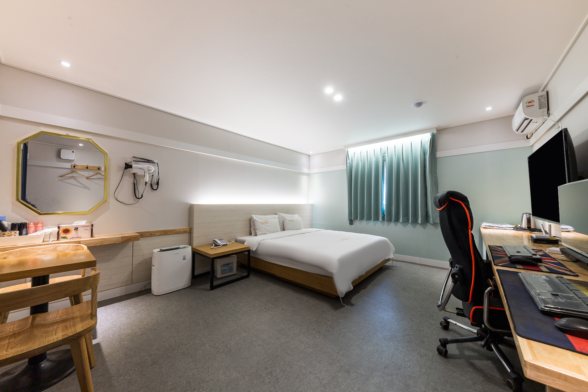 room detail thumbnail 0