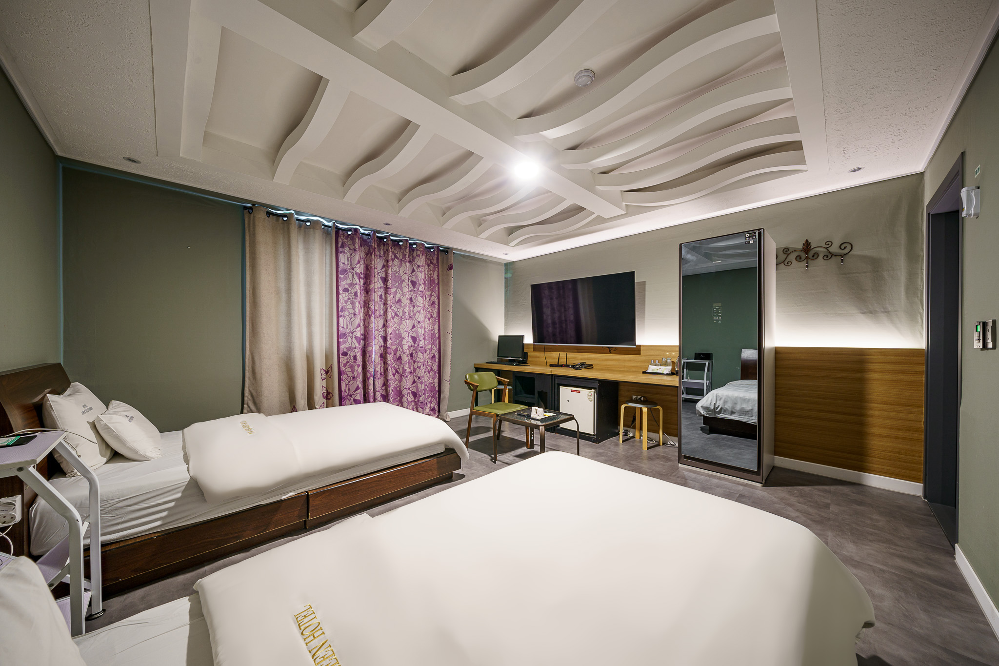 room detail thumbnail 1