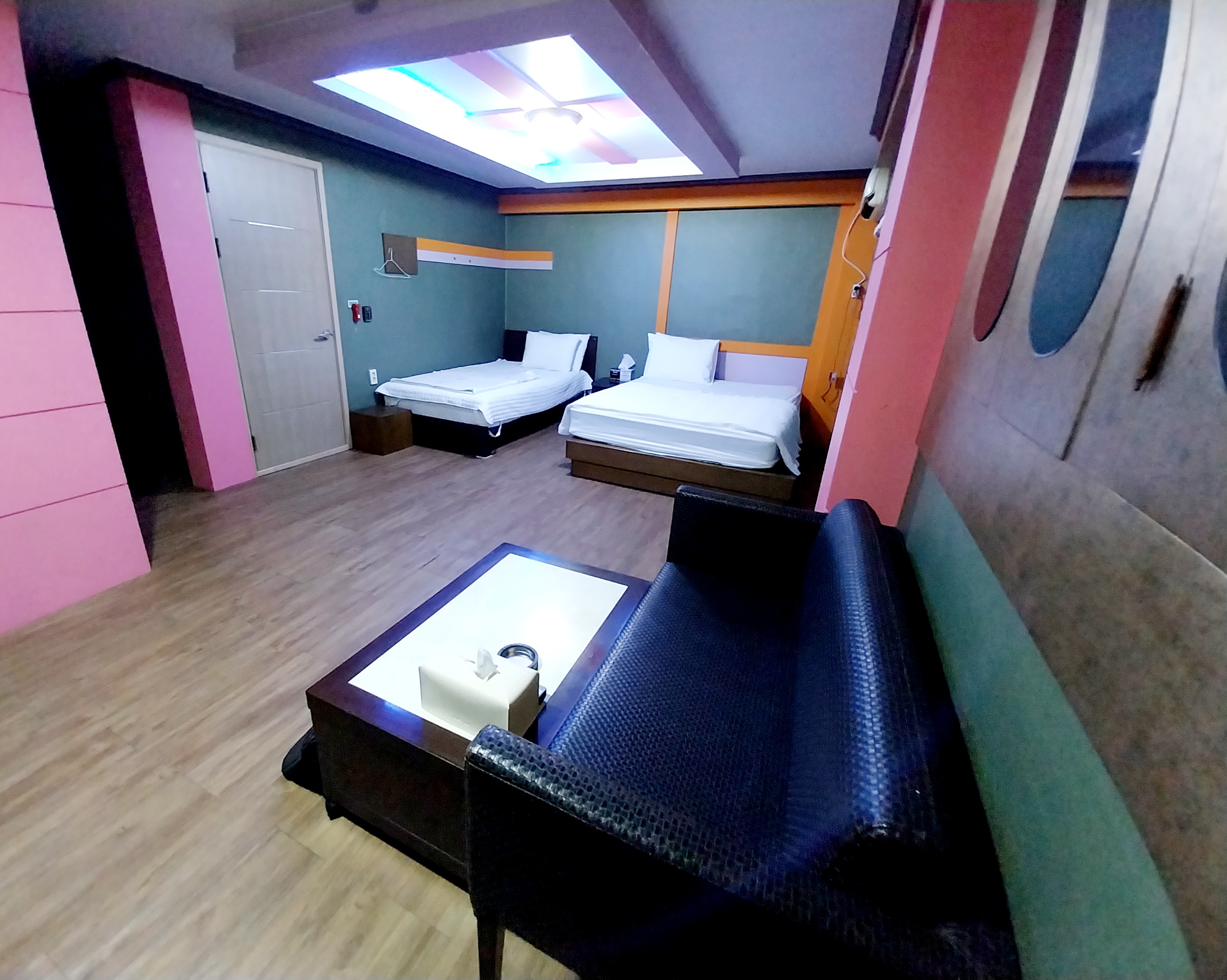 room detail thumbnail 0