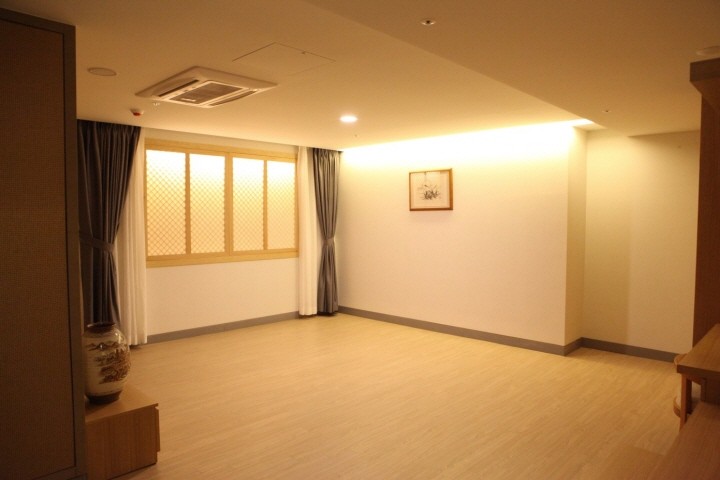 https://yaimg.yanolja.com/v5/2022/08/12/15/62f677e7307854.80871879.jpg