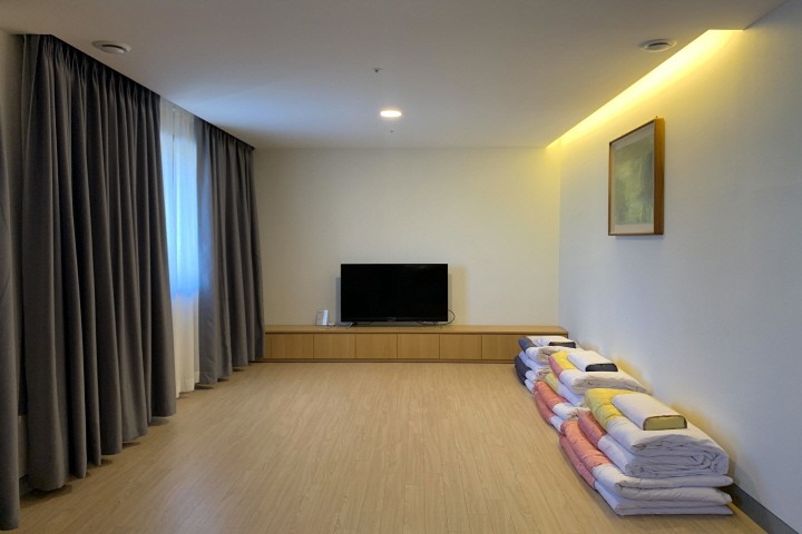 https://yaimg.yanolja.com/v5/2022/08/12/15/62f677f110bf22.97101236.jpeg