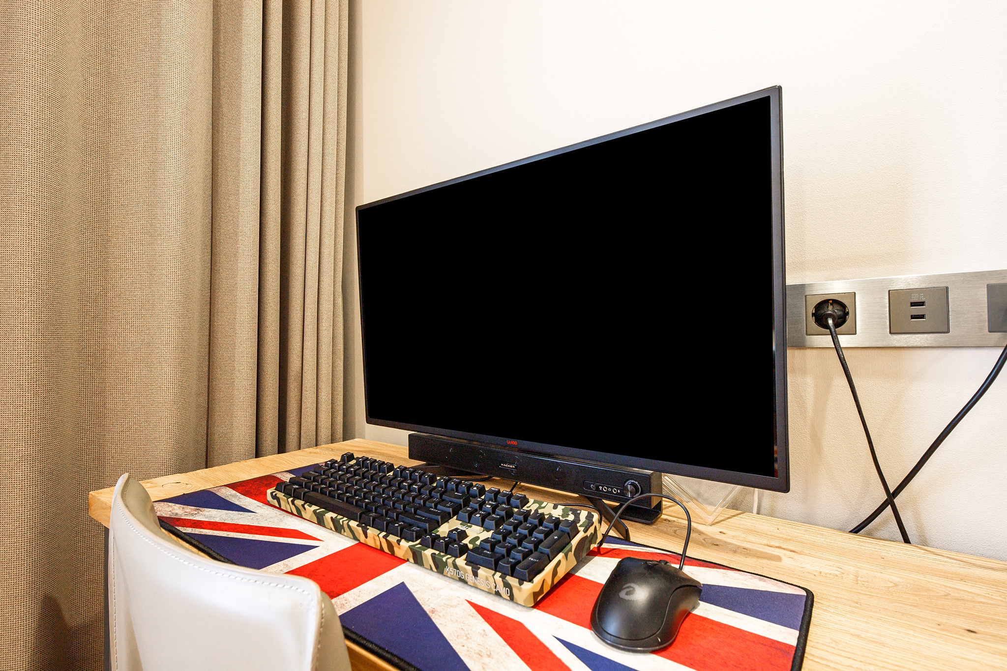 room detail thumbnail 2