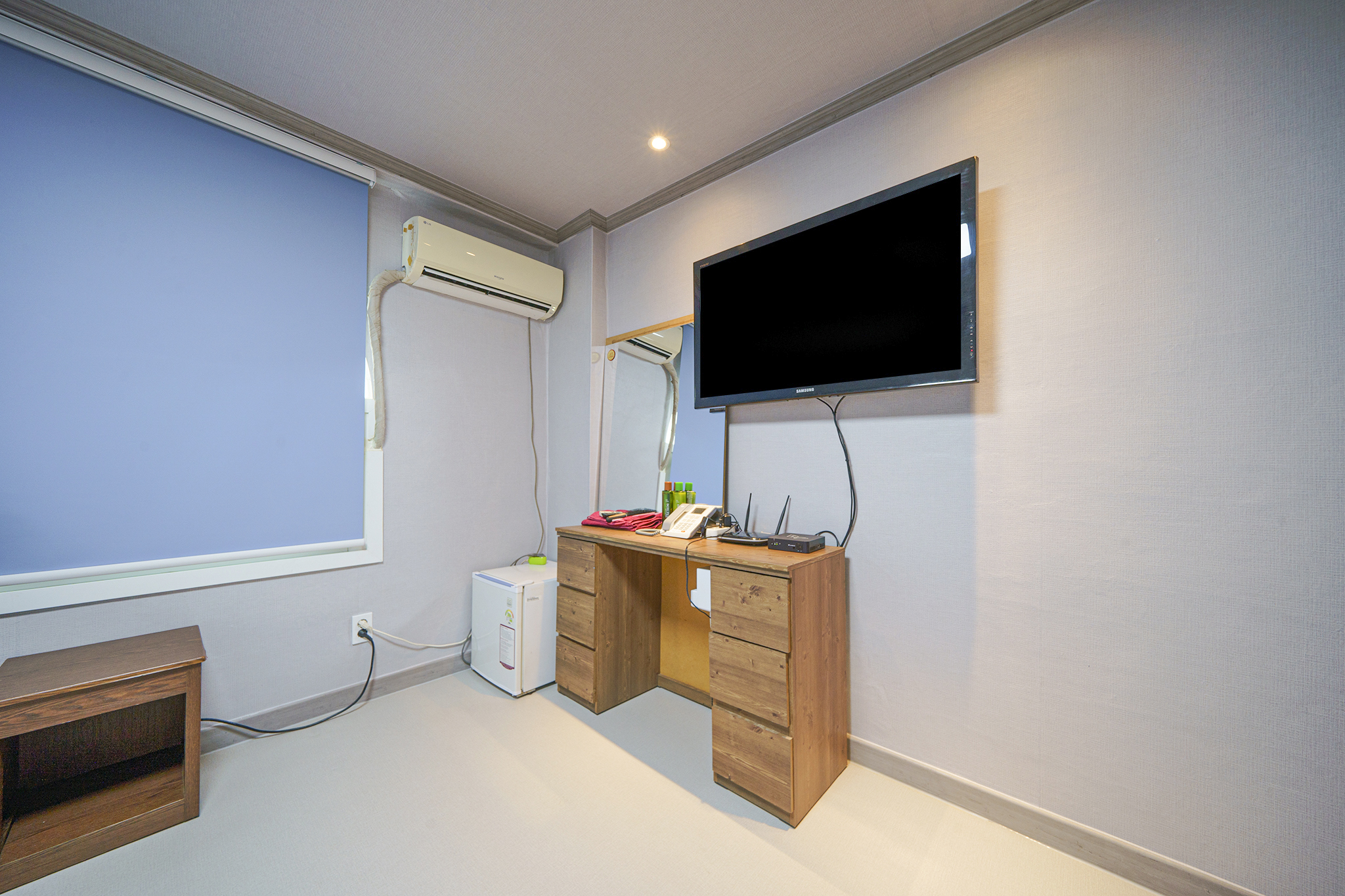 room detail thumbnail 2