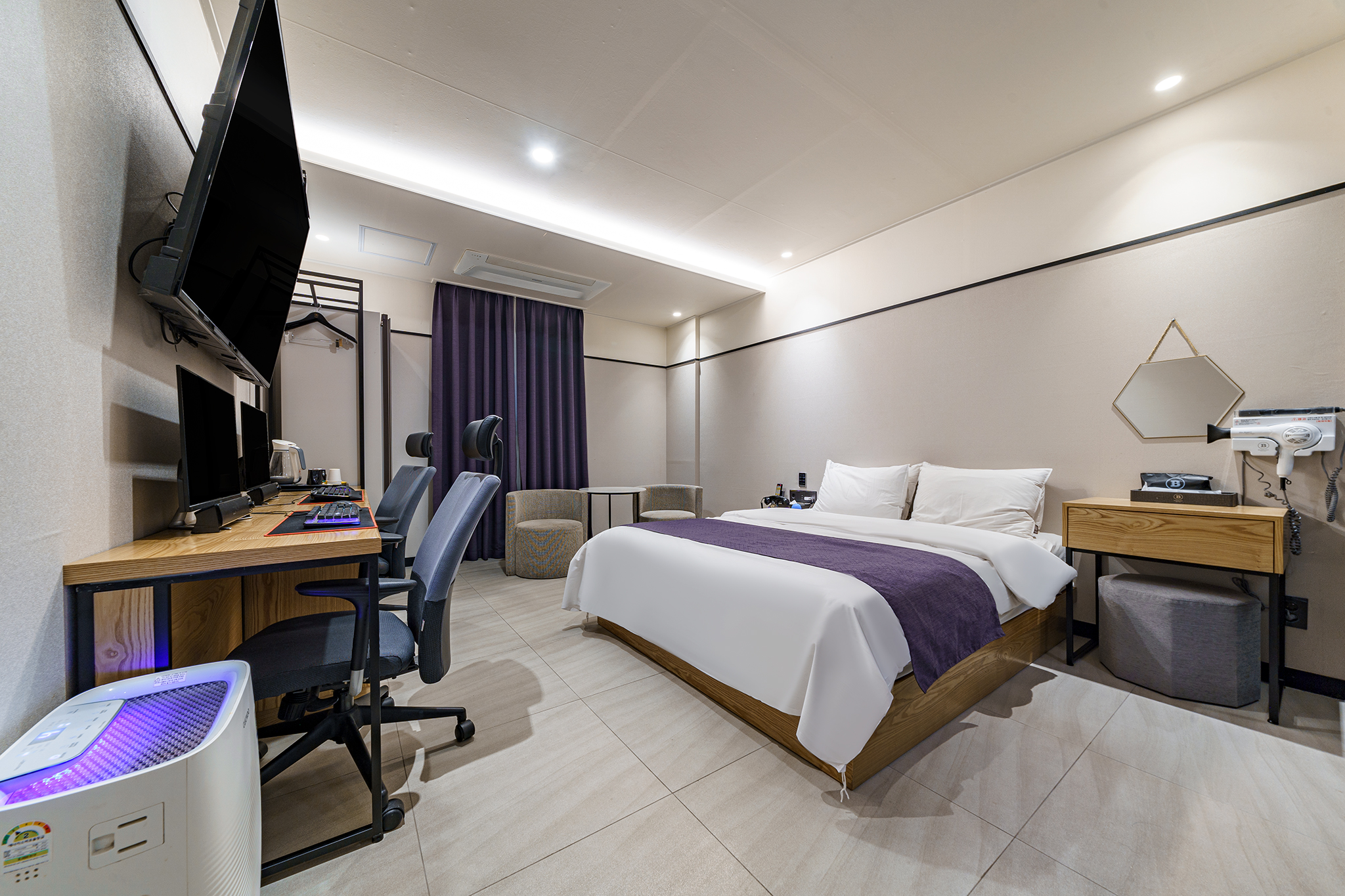 room detail thumbnail 2