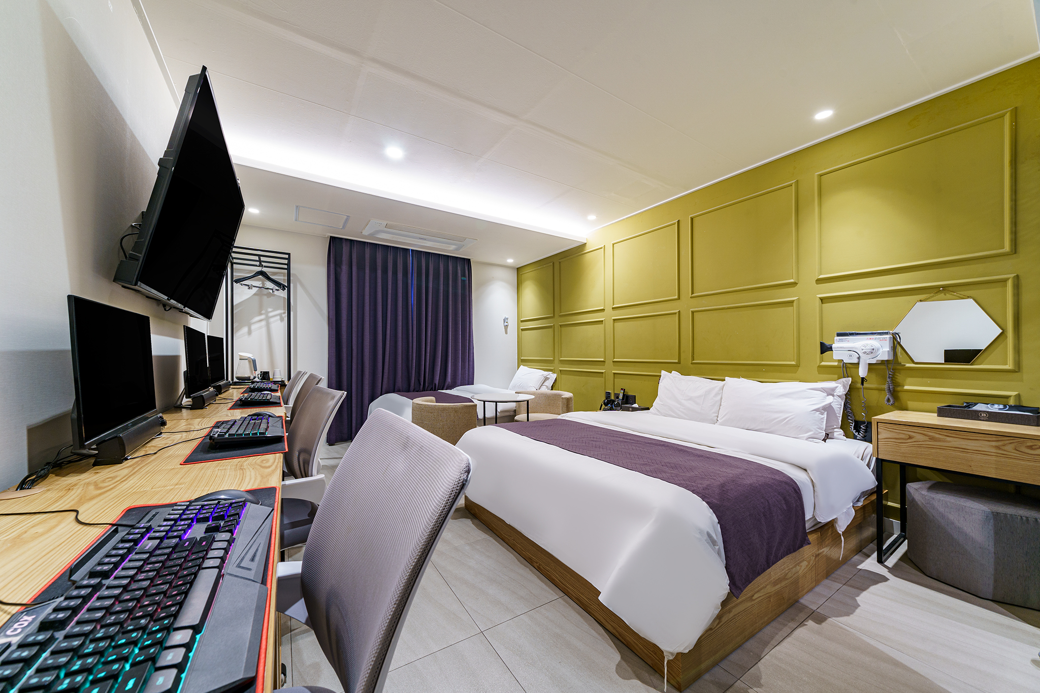 room detail thumbnail 1