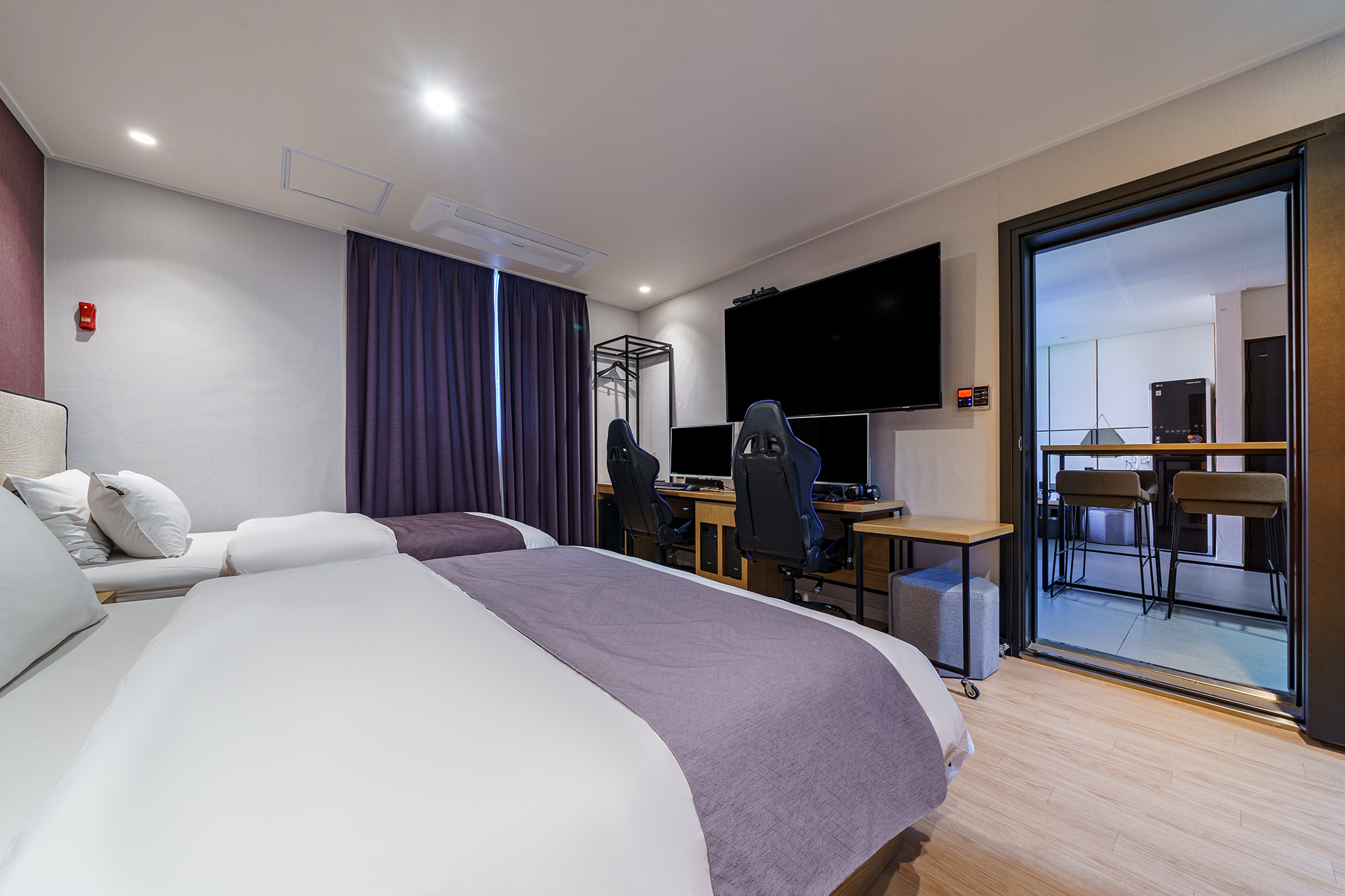 room detail thumbnail 1