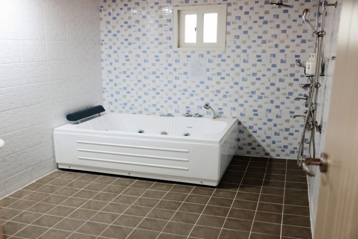 https://yaimg.yanolja.com/v5/2022/08/17/14/62fcff05e8c0f4.65395072.jpg