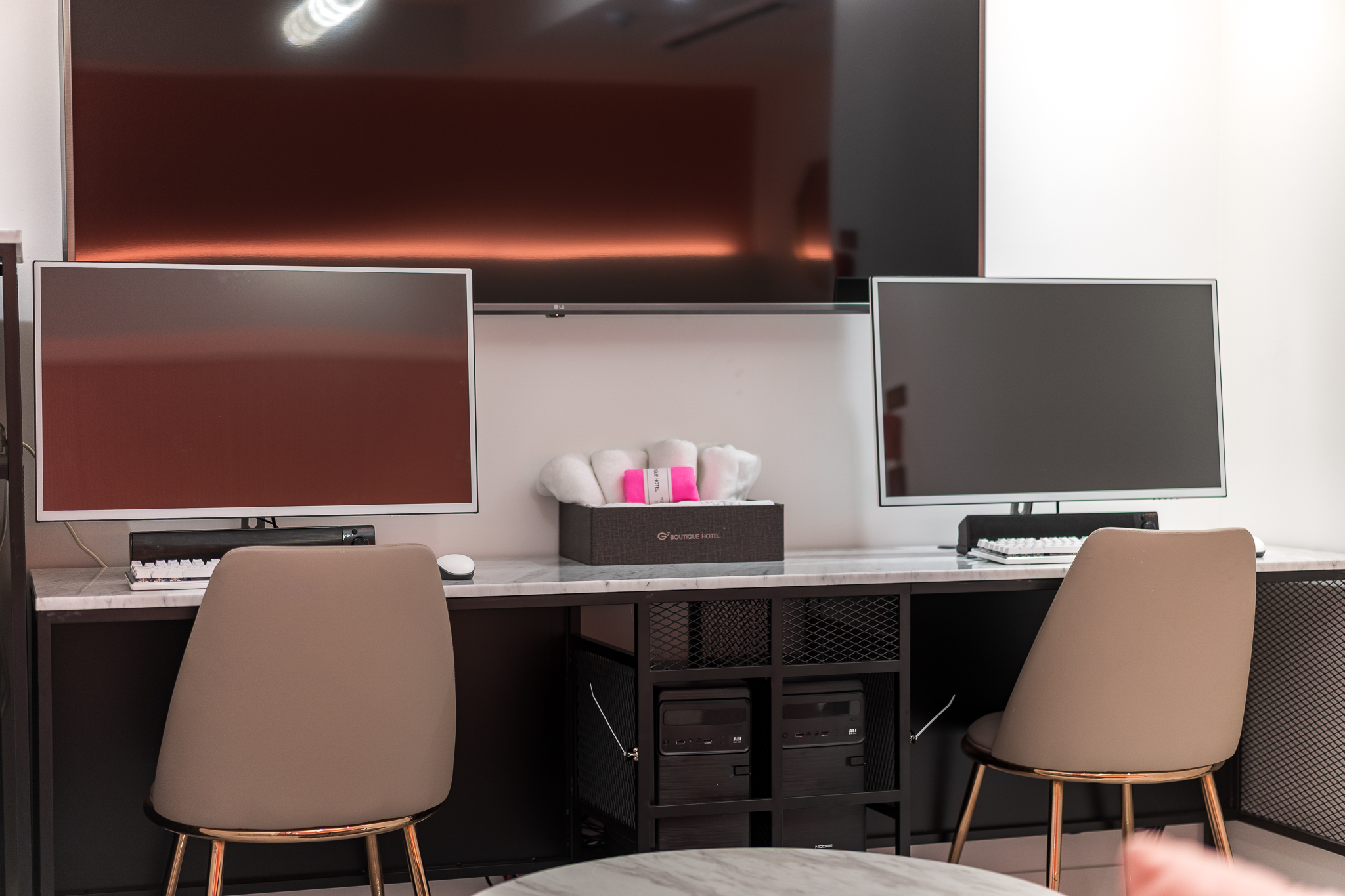room detail thumbnail 2