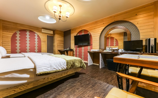 room detail thumbnail 2