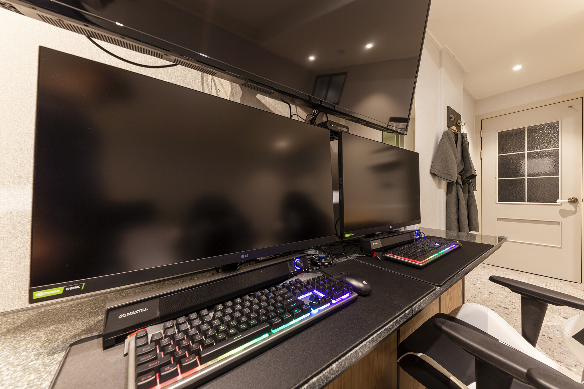 room detail thumbnail 2