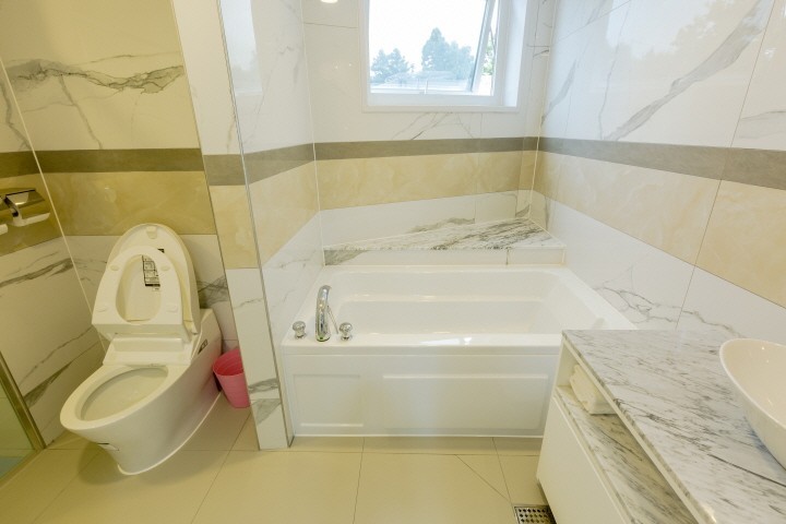 https://yaimg.yanolja.com/v5/2022/08/23/12/6304c1deb4d5d4.25899616.jpg